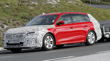 Facelifted Skoda Octavia spyshots - estate side