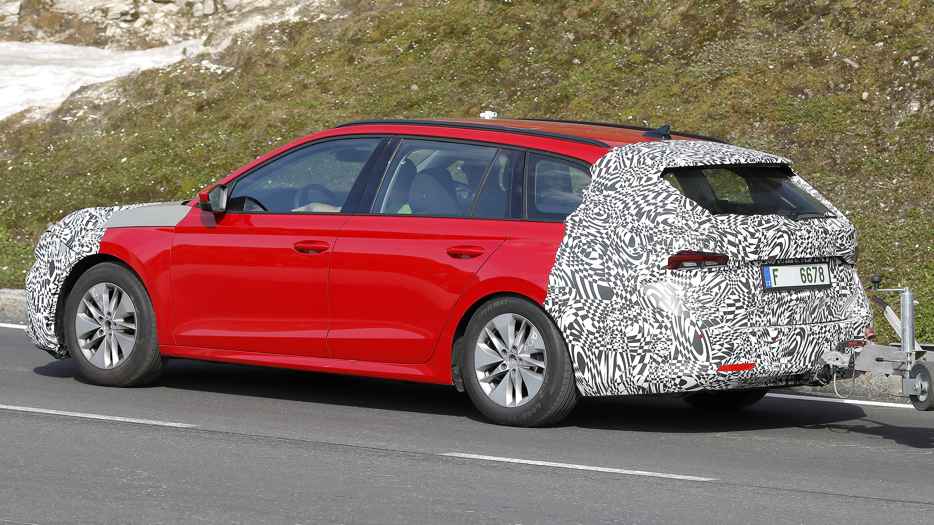 Facelifted Skoda Octavia spyshots - estate rear
