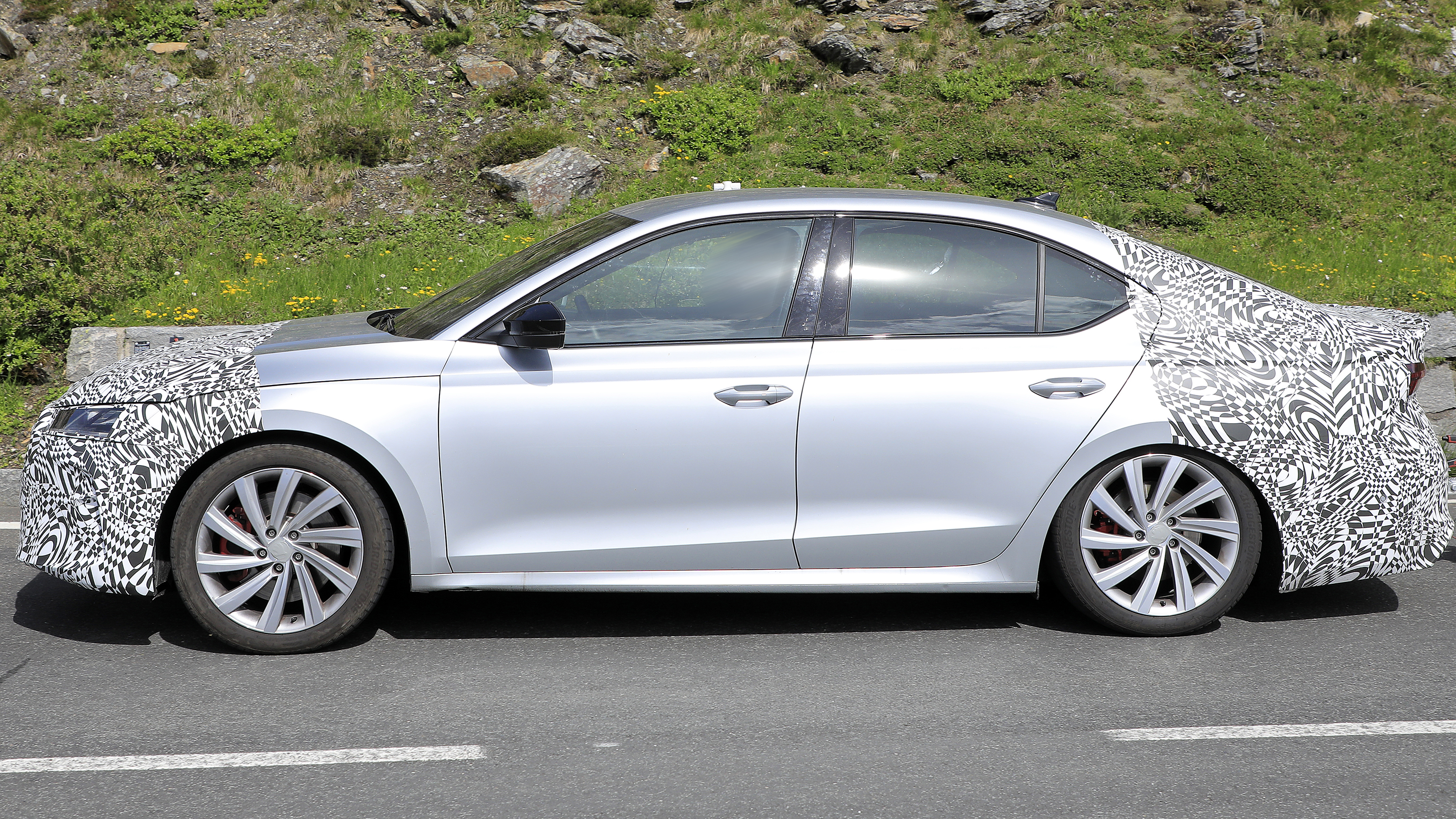 Facelifted Skoda Octavia spyshots - hatchback side