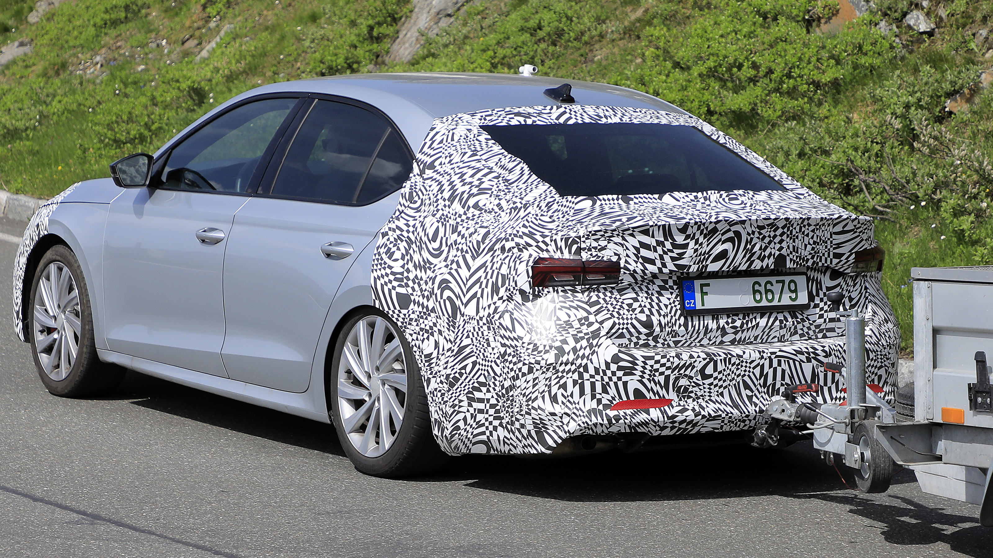 Facelifted Skoda Octavia spyshots - hatchback rear