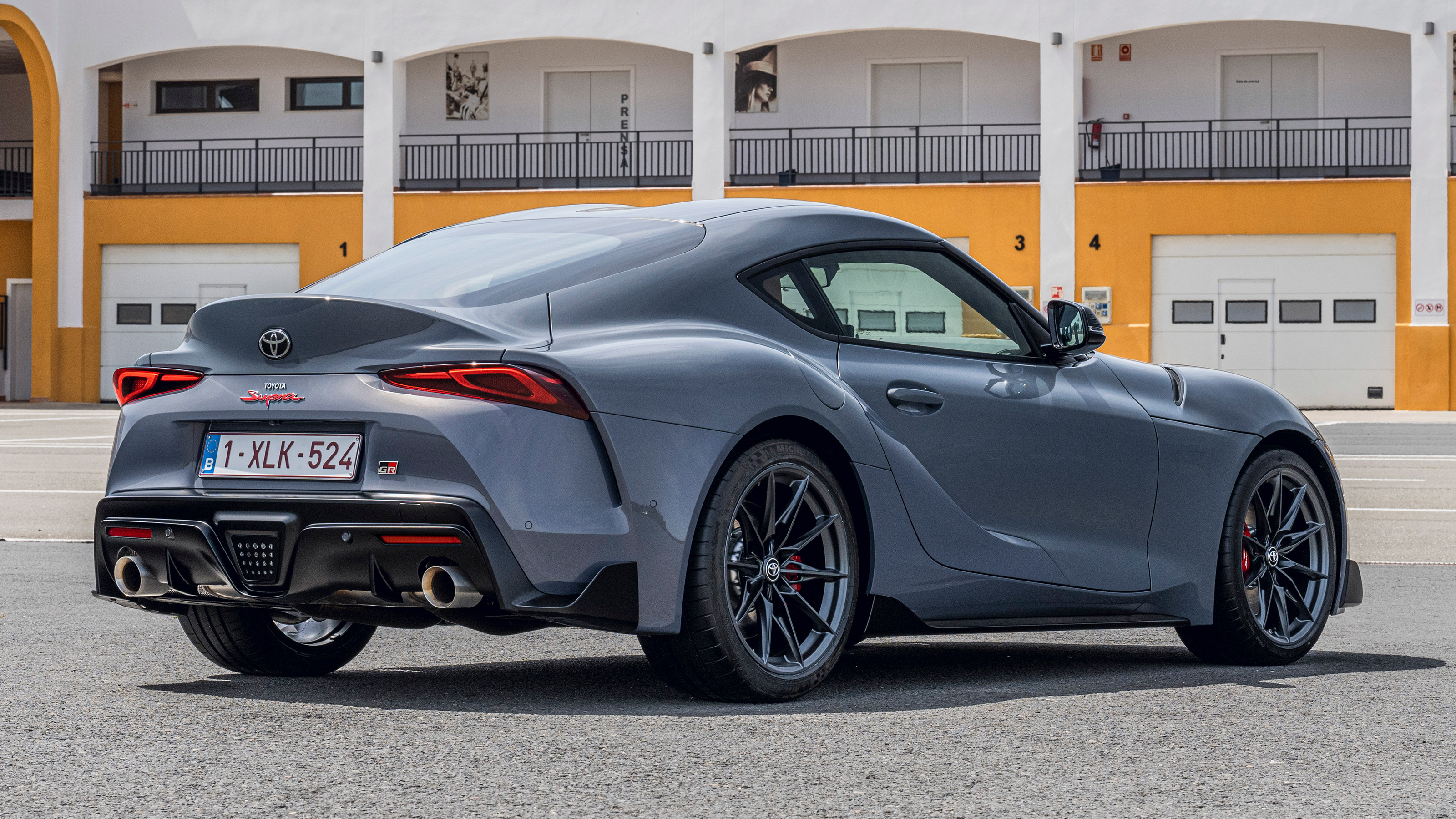 Toyota Supra manual - rear static