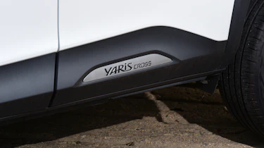 Toyota Yaris Cross First report - sill badging