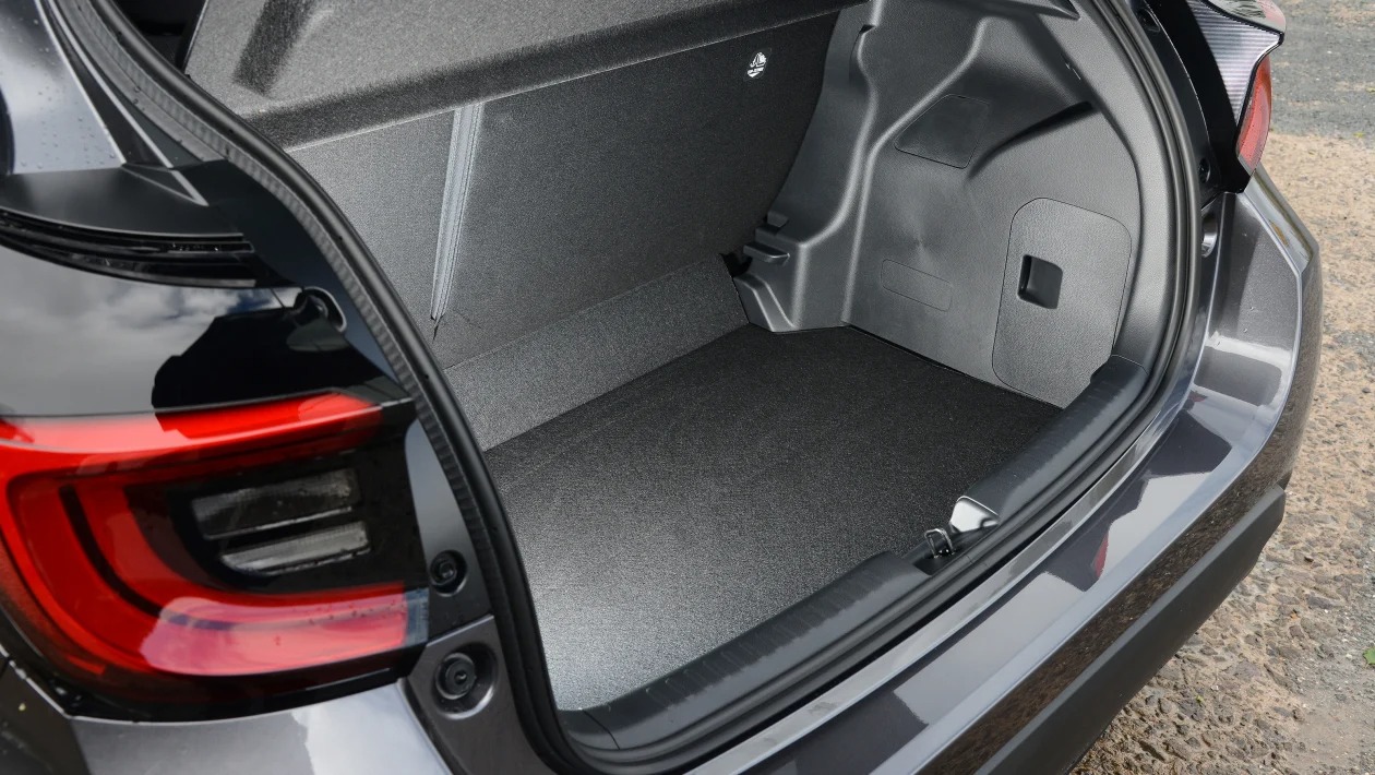 Toyota Yaris - boot