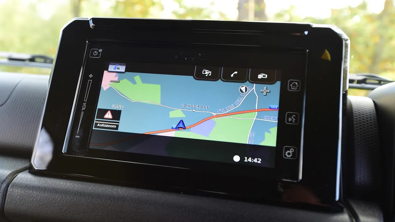 Suzuki Jimny Mk4 - sat-nav