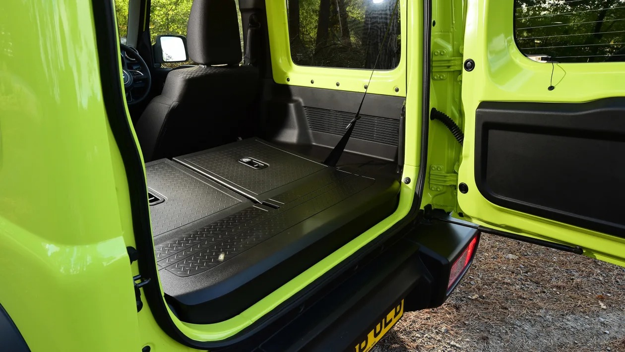 Suzuki Jimny Mk4 - boot