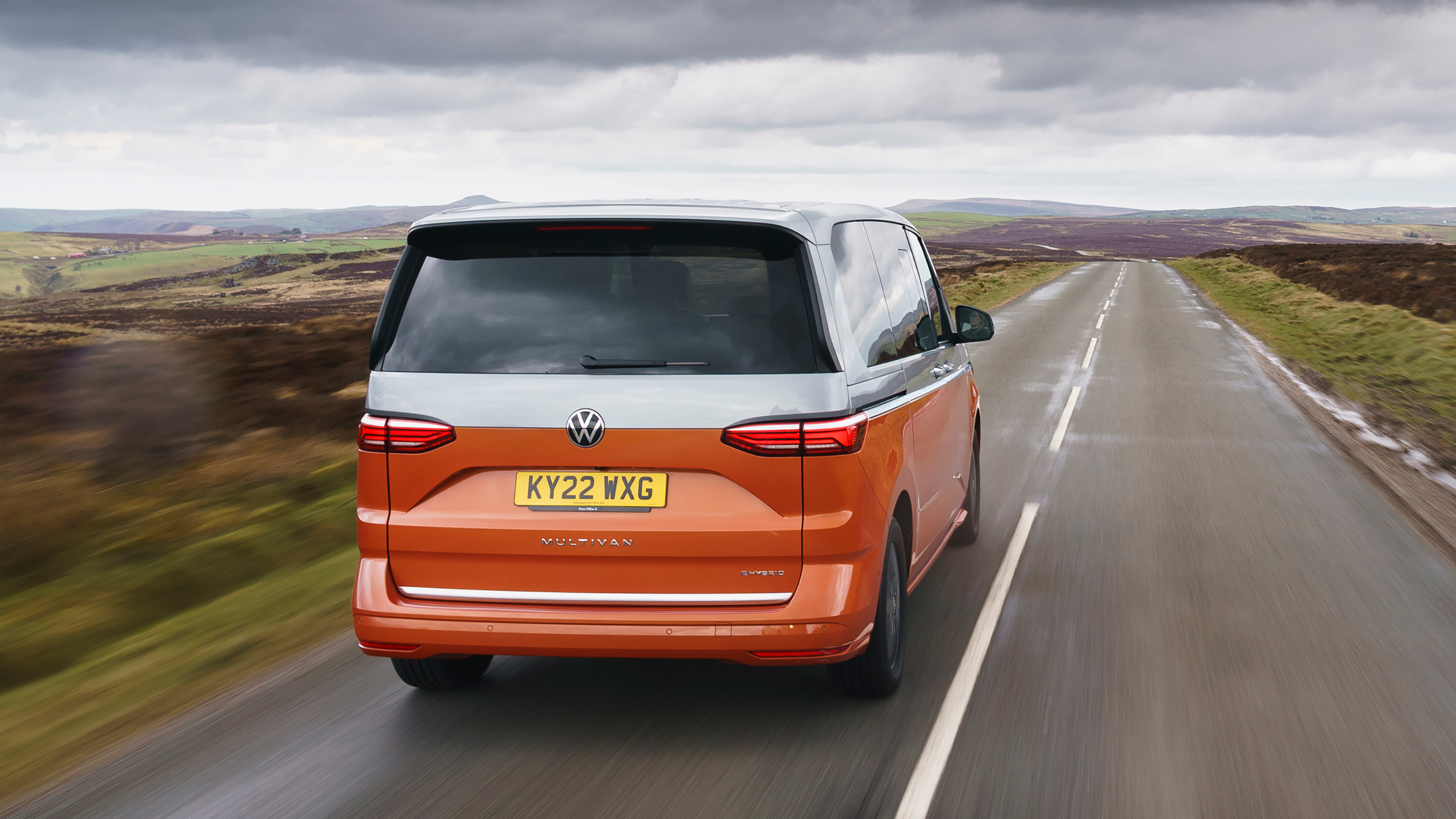 VW Multivan eHybrid rear tracking