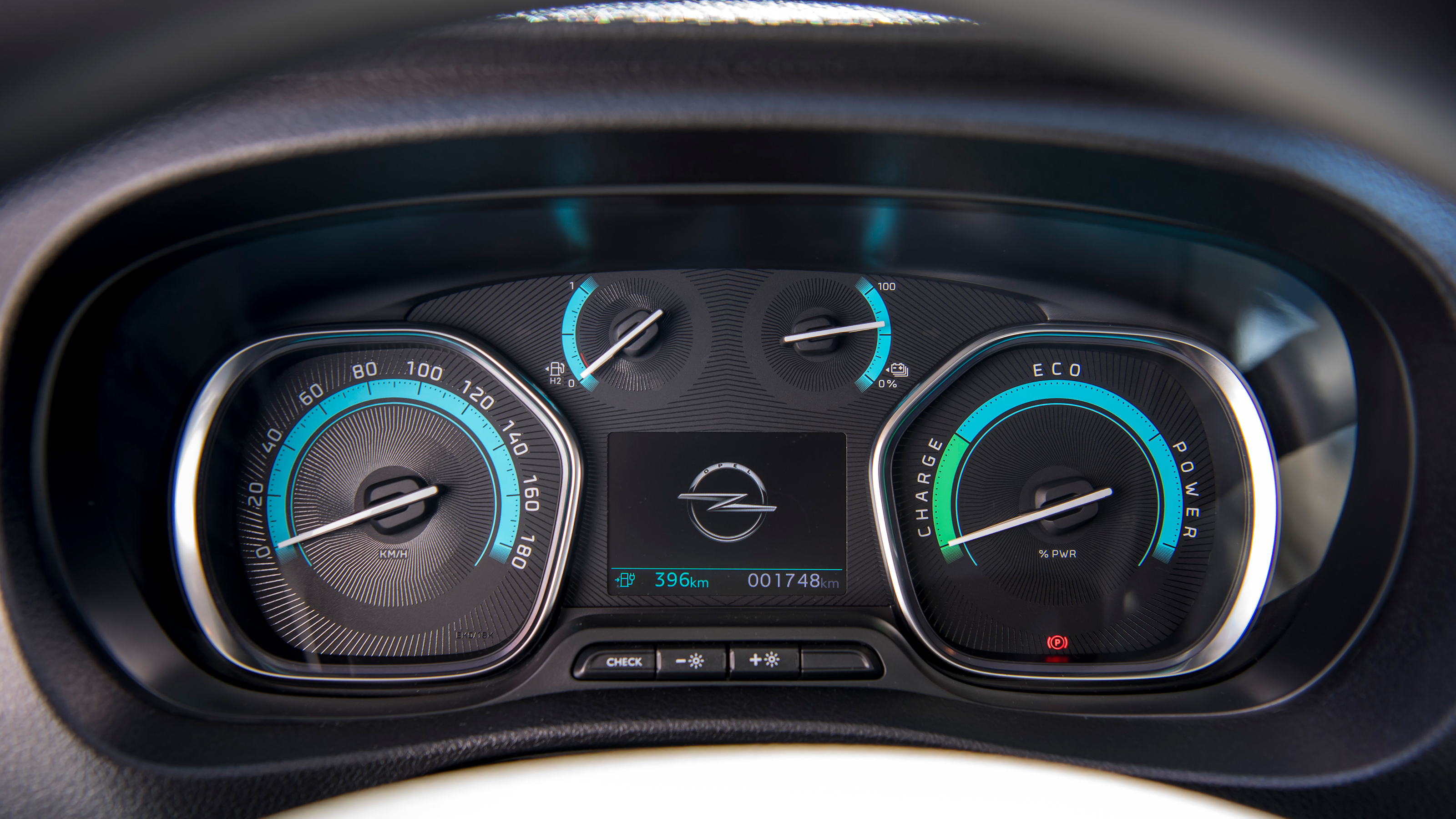 Vauxhall Vivaro-e Hydrogen - dials