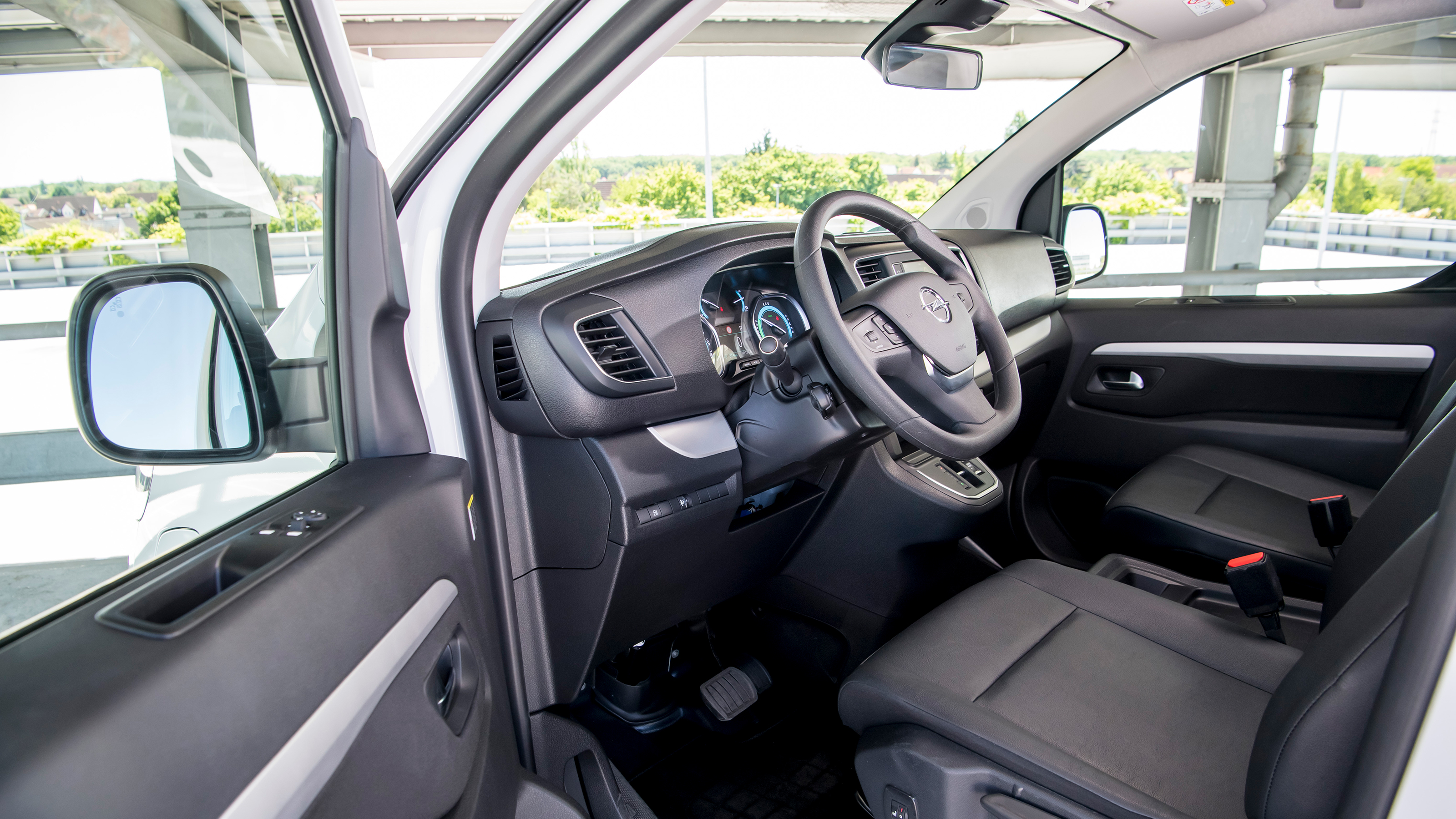 Vauxhall Vivaro-e Hydrogen - interior (driver's door)