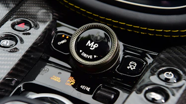 Aston Martin DBX707 - controls