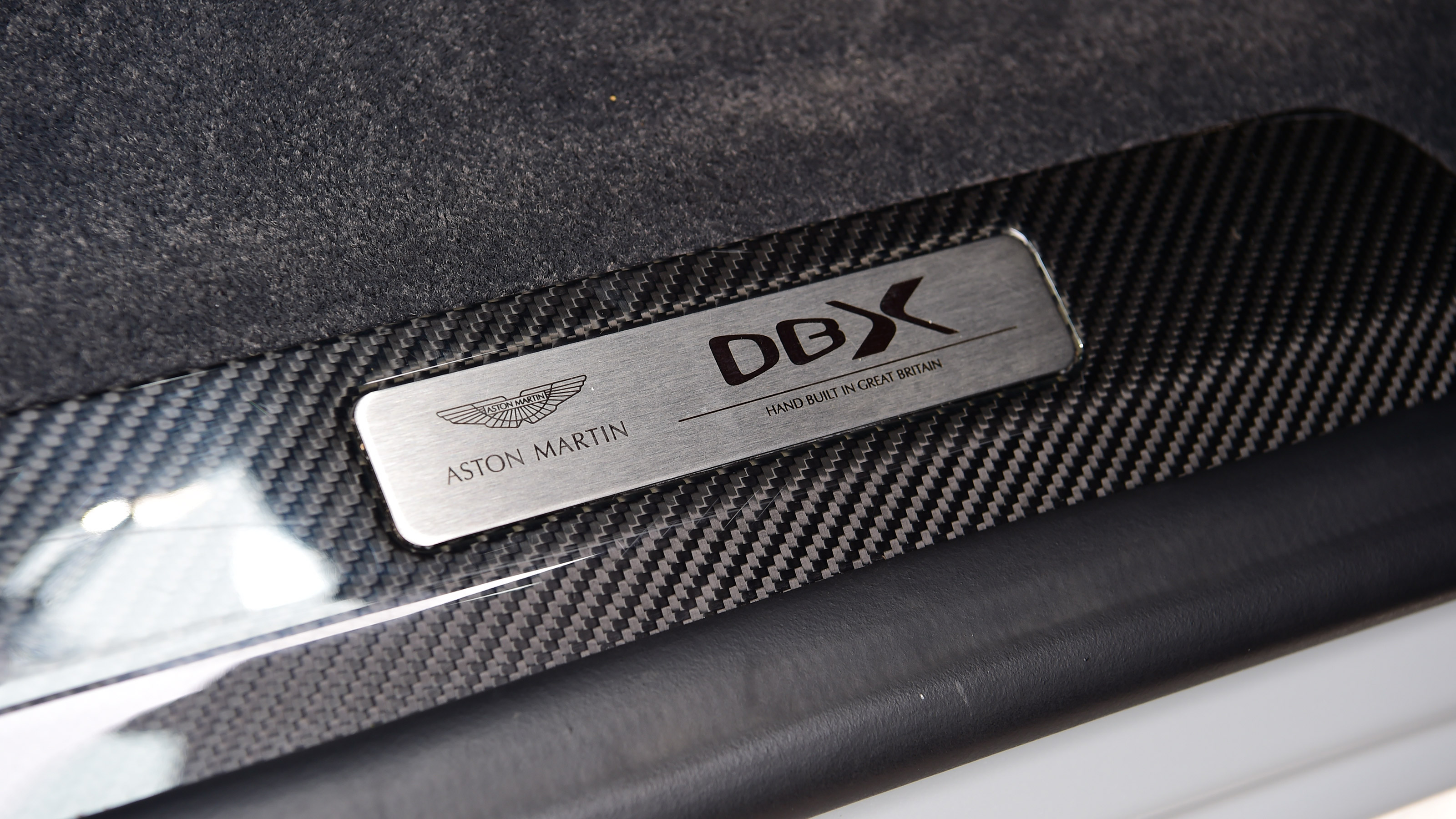 Aston Martin DBX707 - sill