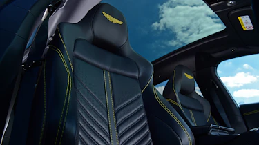 Aston Martin DBX707 - seat