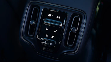 Aston Martin DBX707 - rear controls