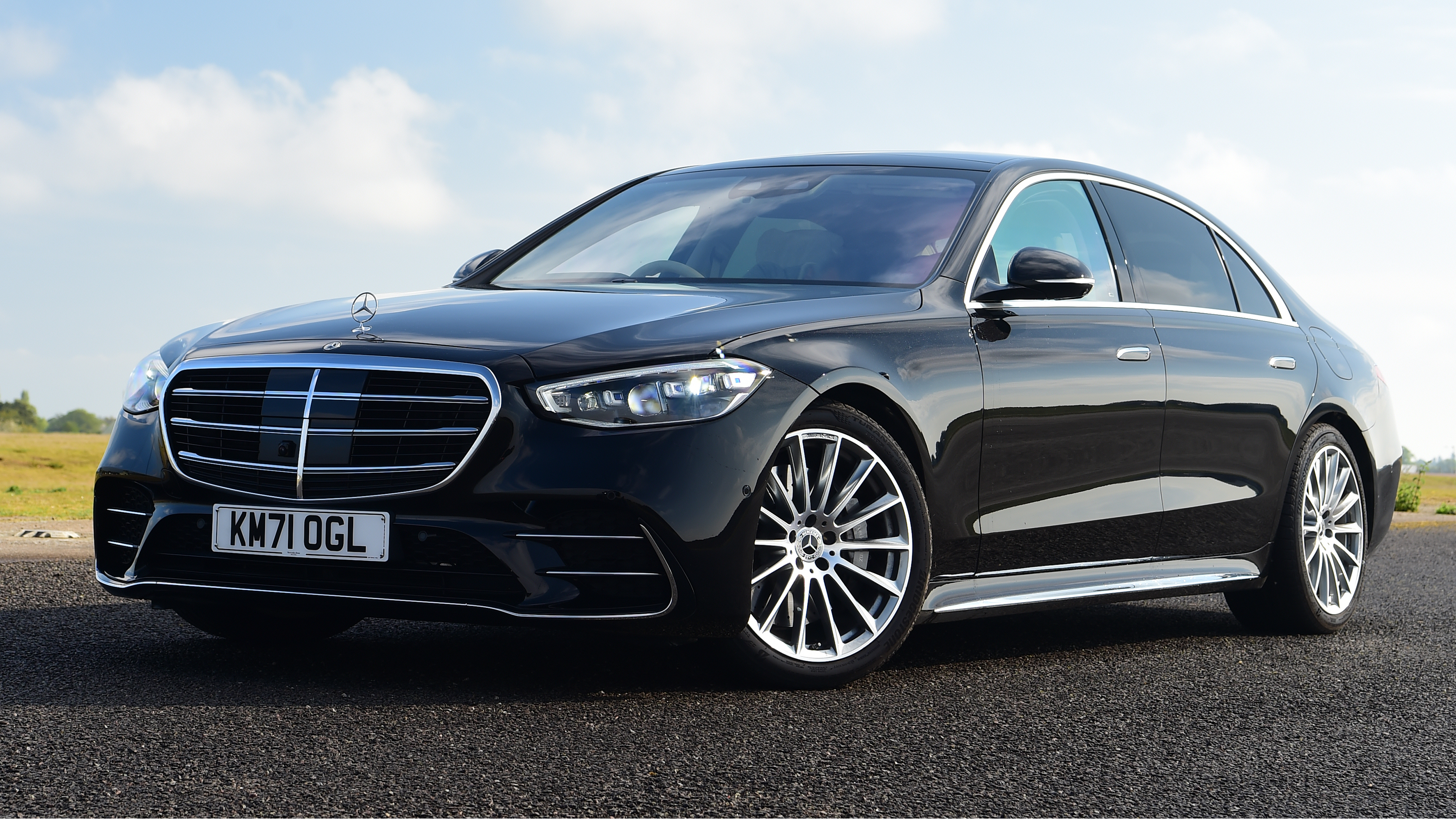 Audi A8 vs Mercedes S Class - Mercedes front static