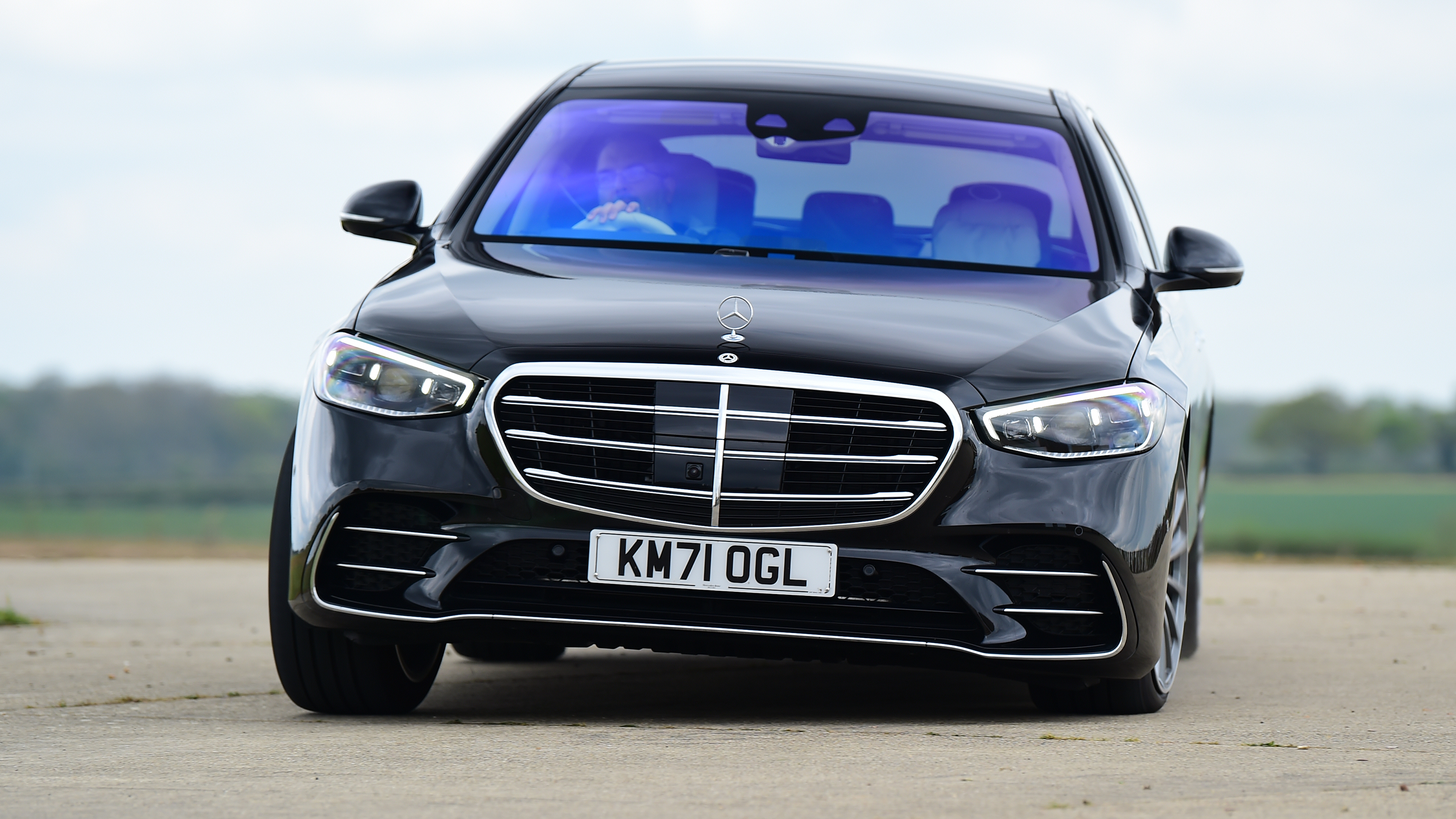 Audi A8 vs Mercedes S Class - Mercedes front cornering