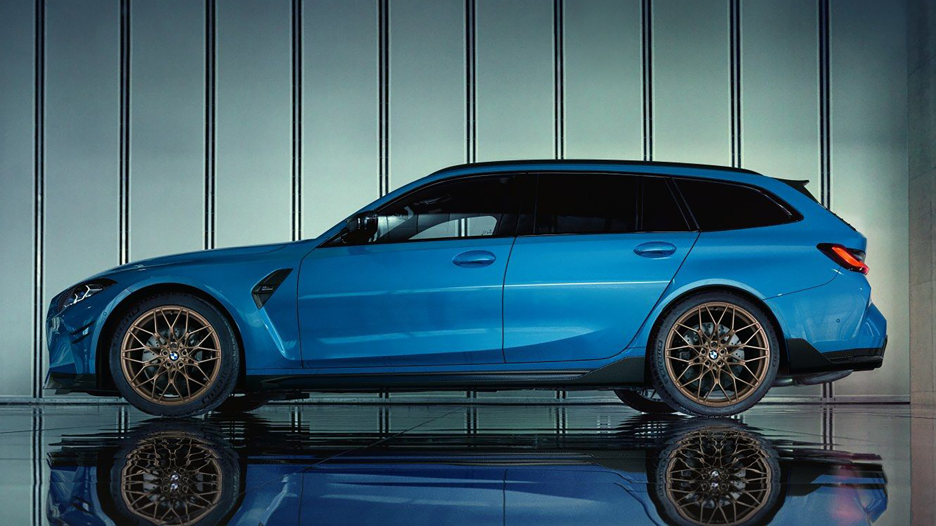BMW M3 Touring M Performance - side