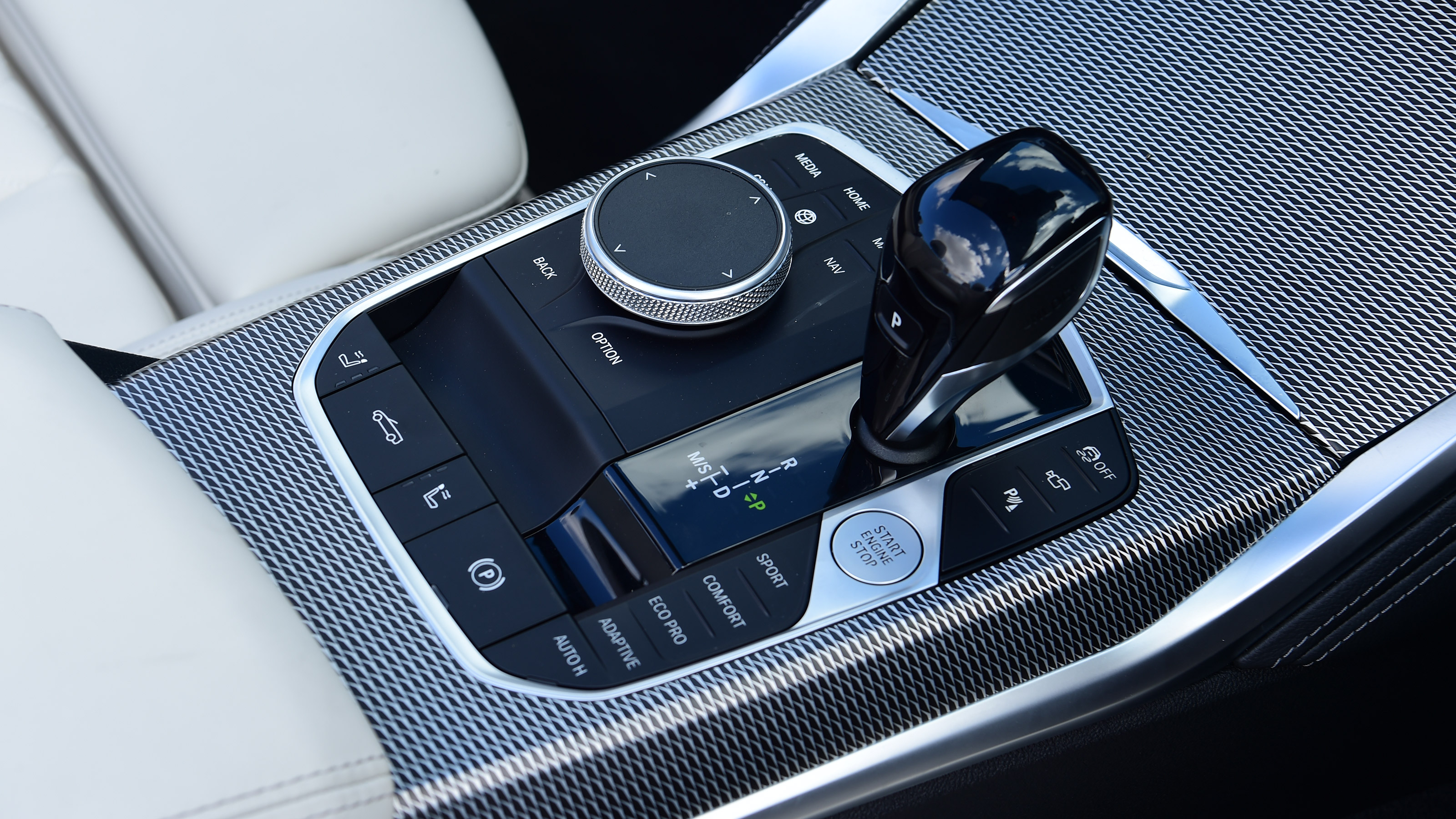 BMW M440d xDrive Convertible - centre console