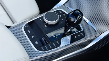 BMW M440d xDrive Convertible - centre console