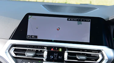 BMW M440d xDrive Convertible - sat-nav