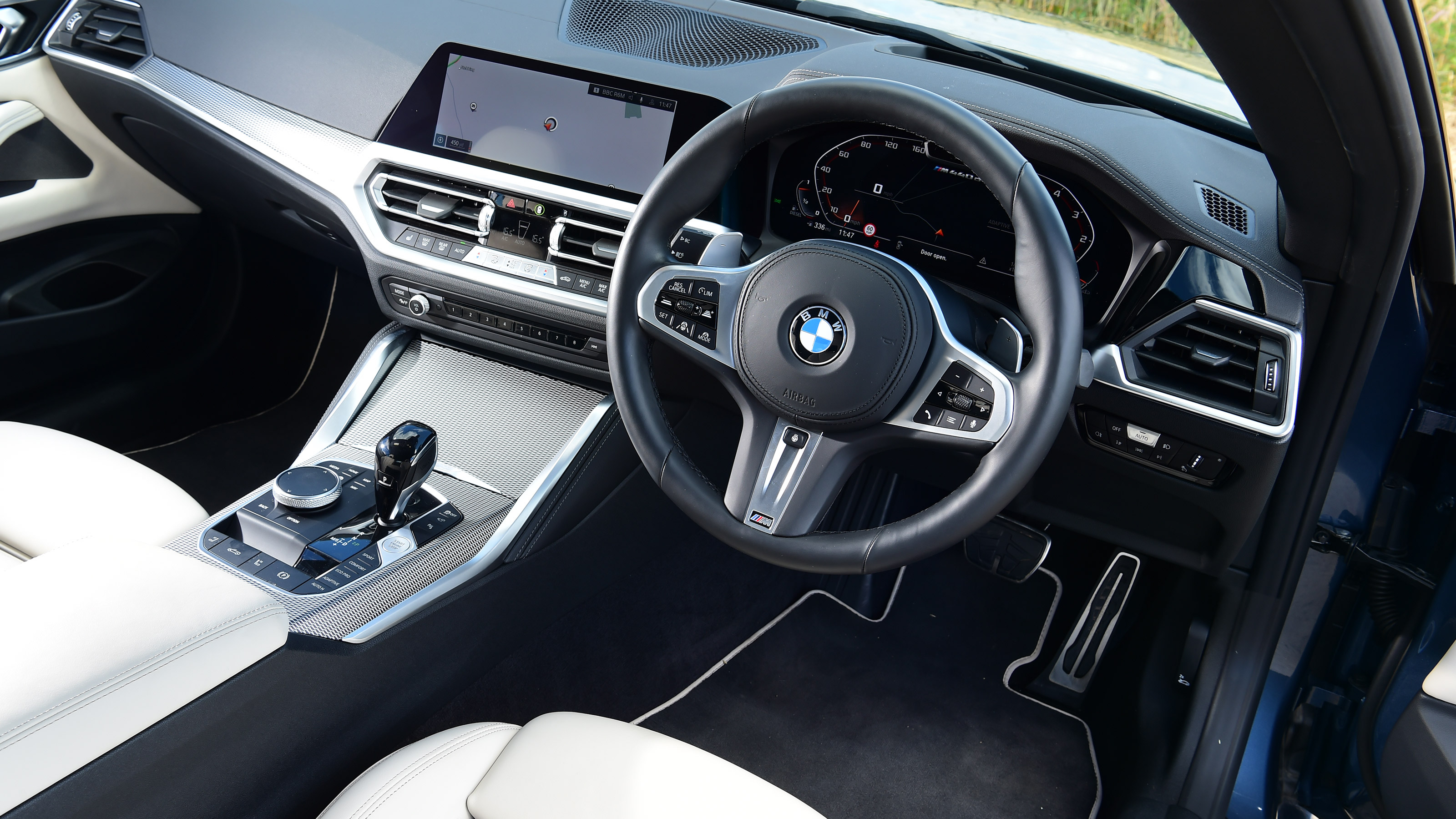 BMW M440d xDrive Convertible - cabin