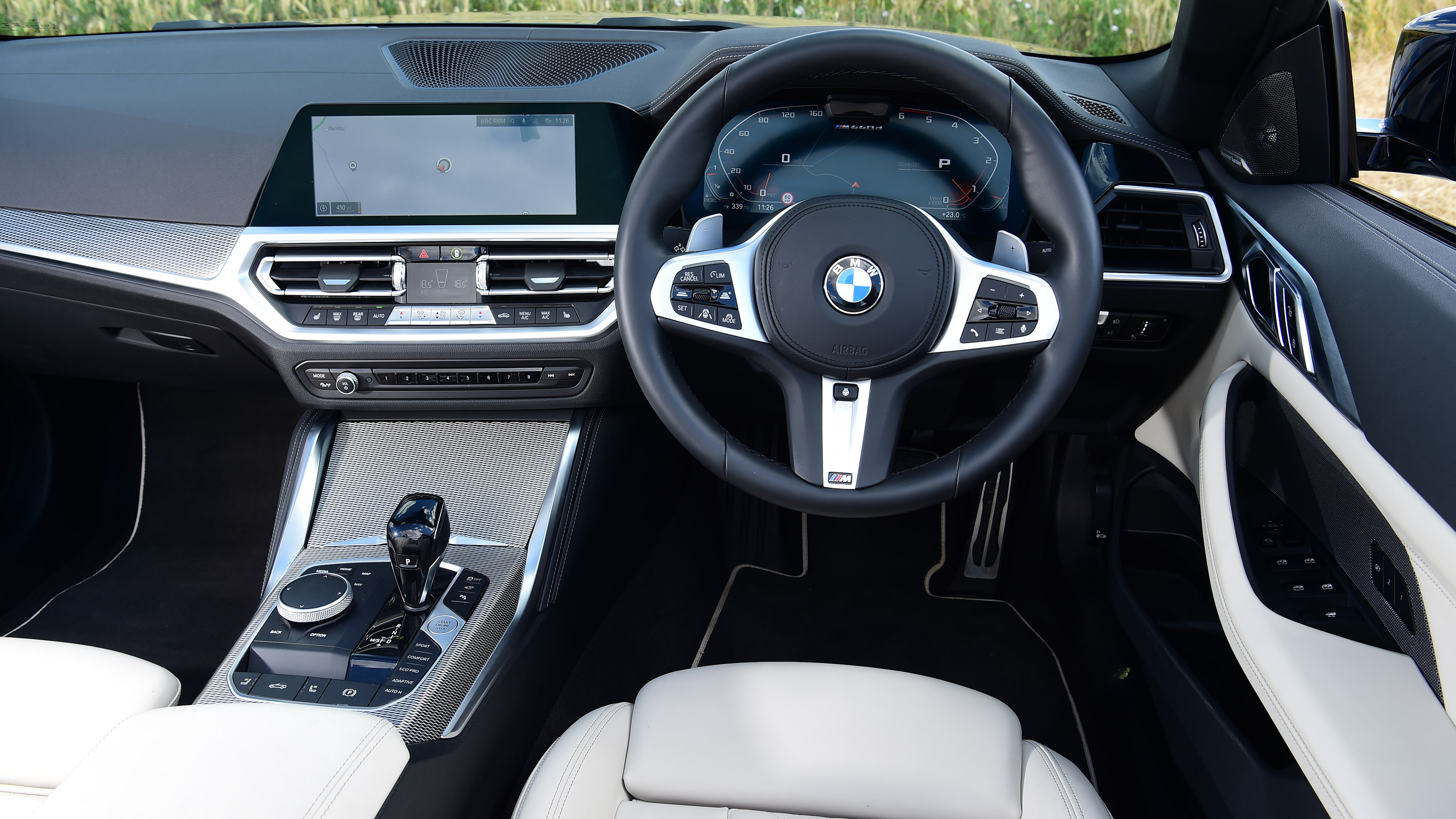 BMW M440d xDrive Convertible - dash