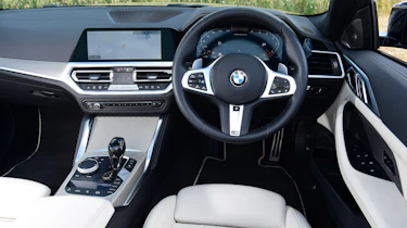 BMW M440d xDrive Convertible - dash