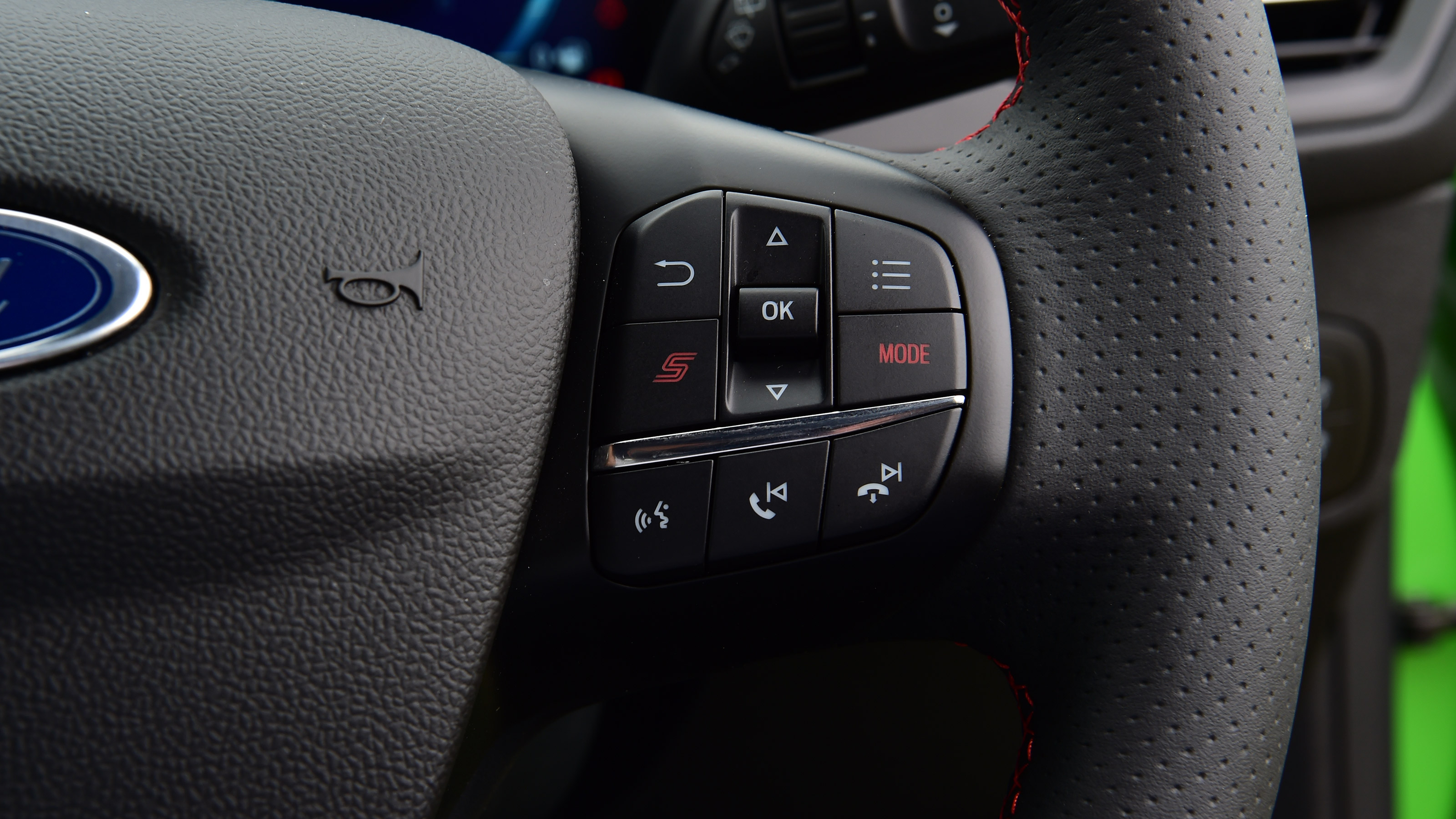 Ford Focus ST - steering wheel controls