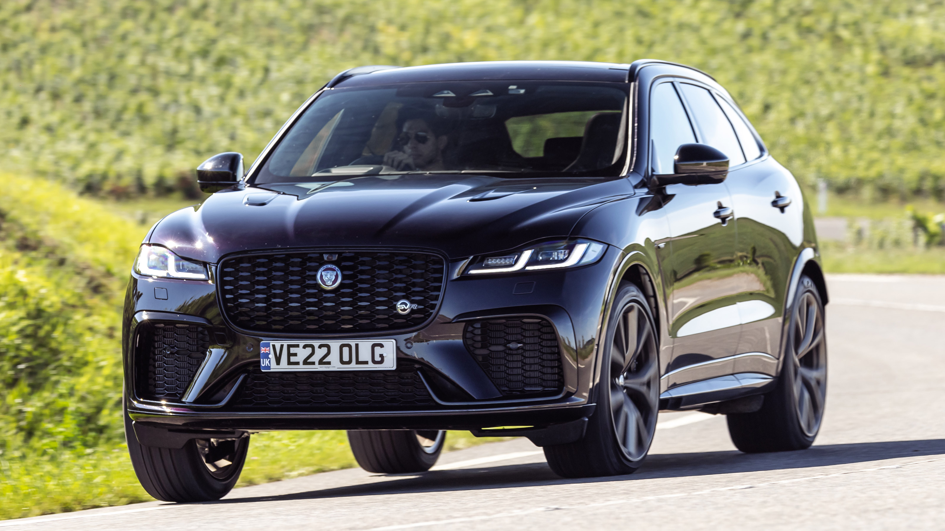 Jaguar F-Pace SVR Edition 1988 - front cornering