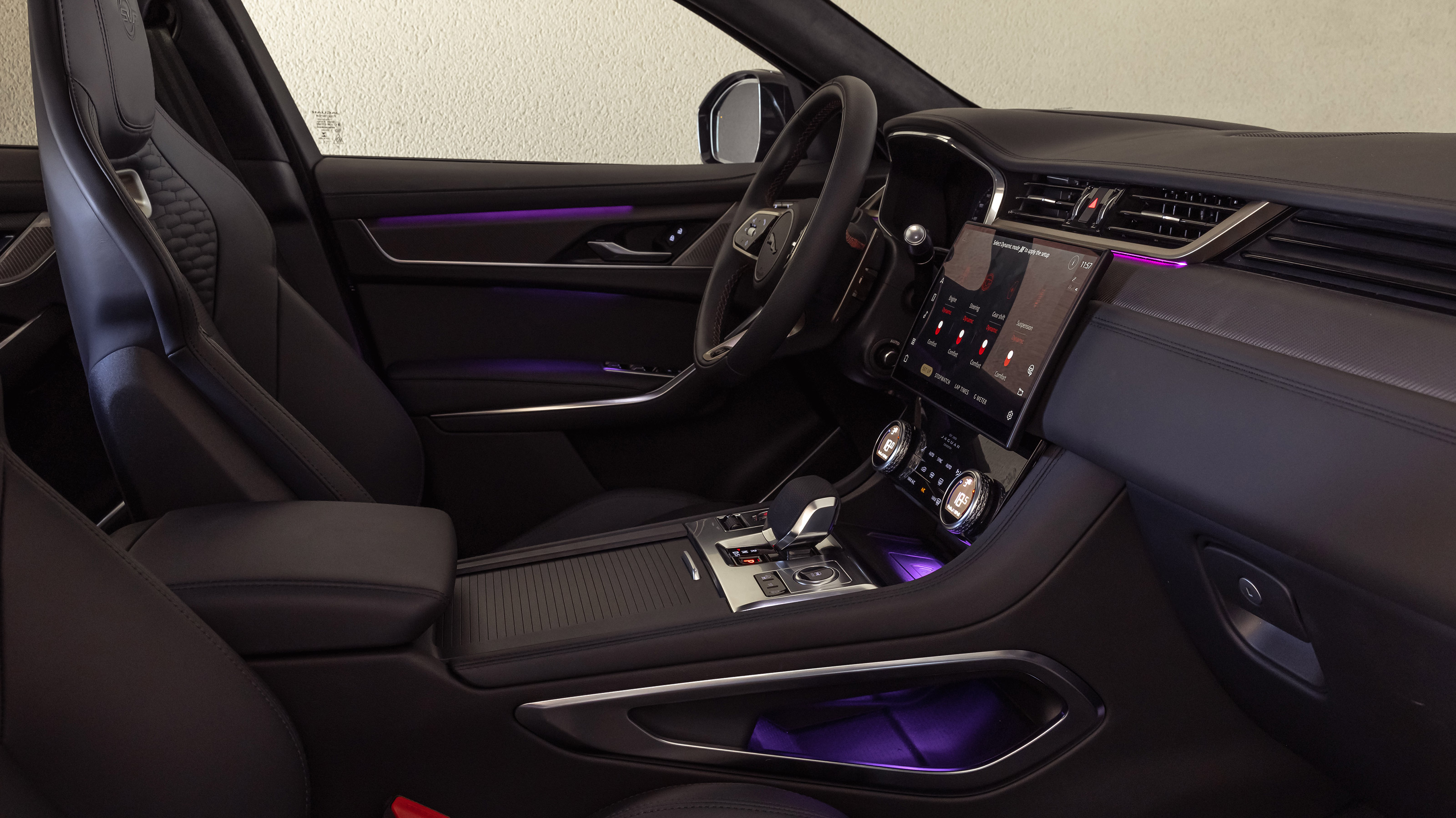 Jaguar F-Pace SVR Edition 1988 - front seats