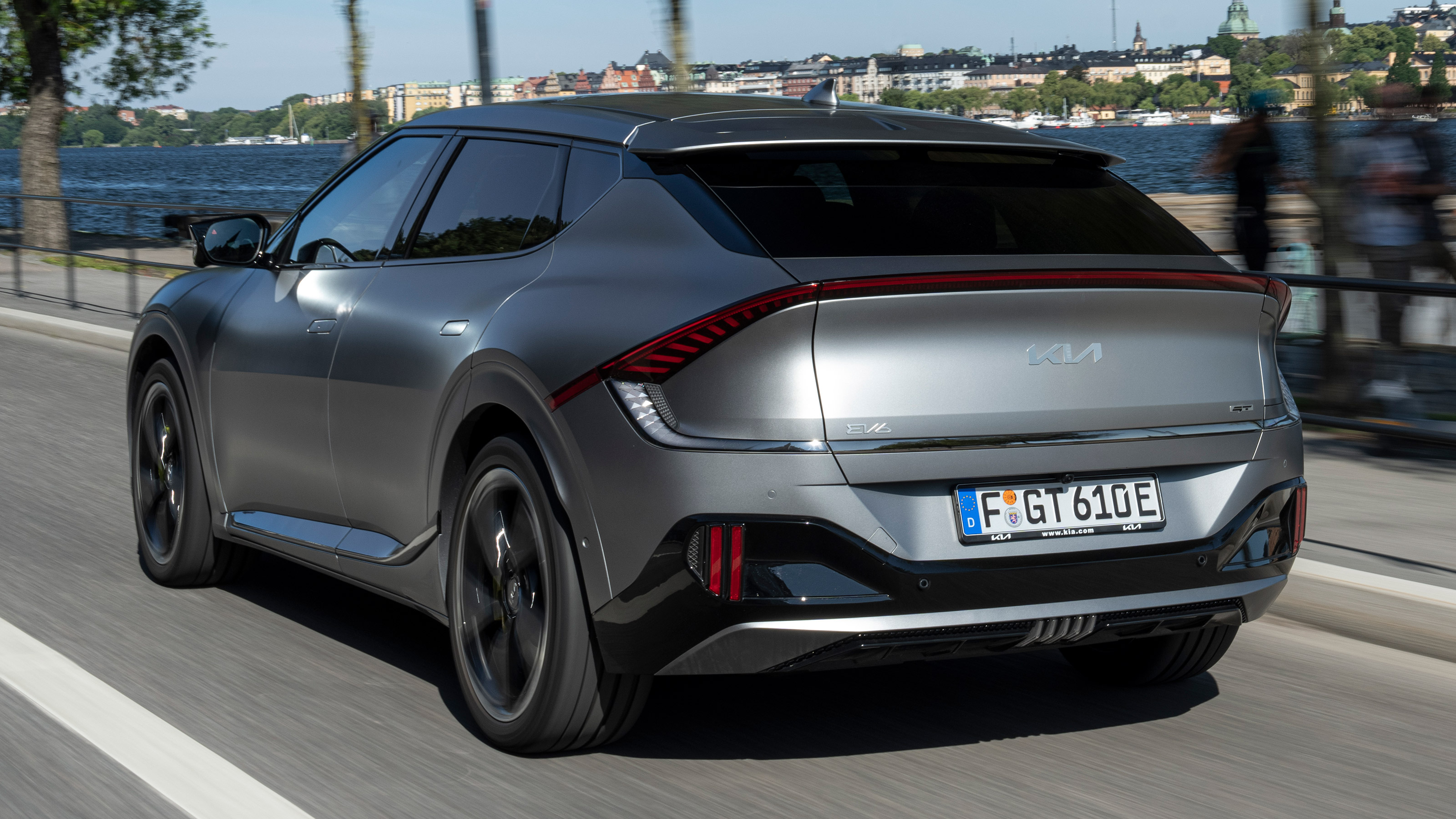 Kia EV6 GT - rear action