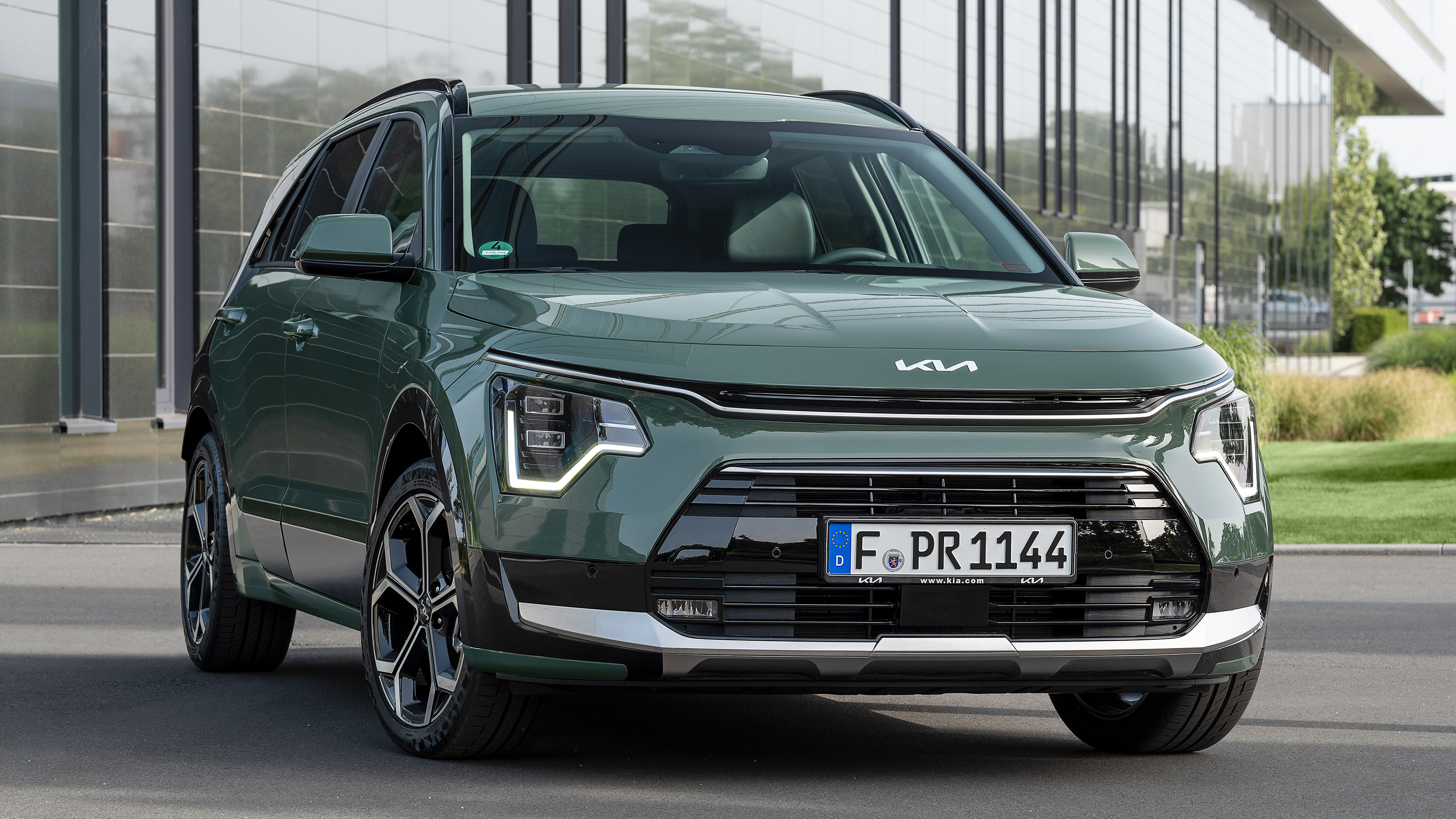Kia Niro Hybrid - front static