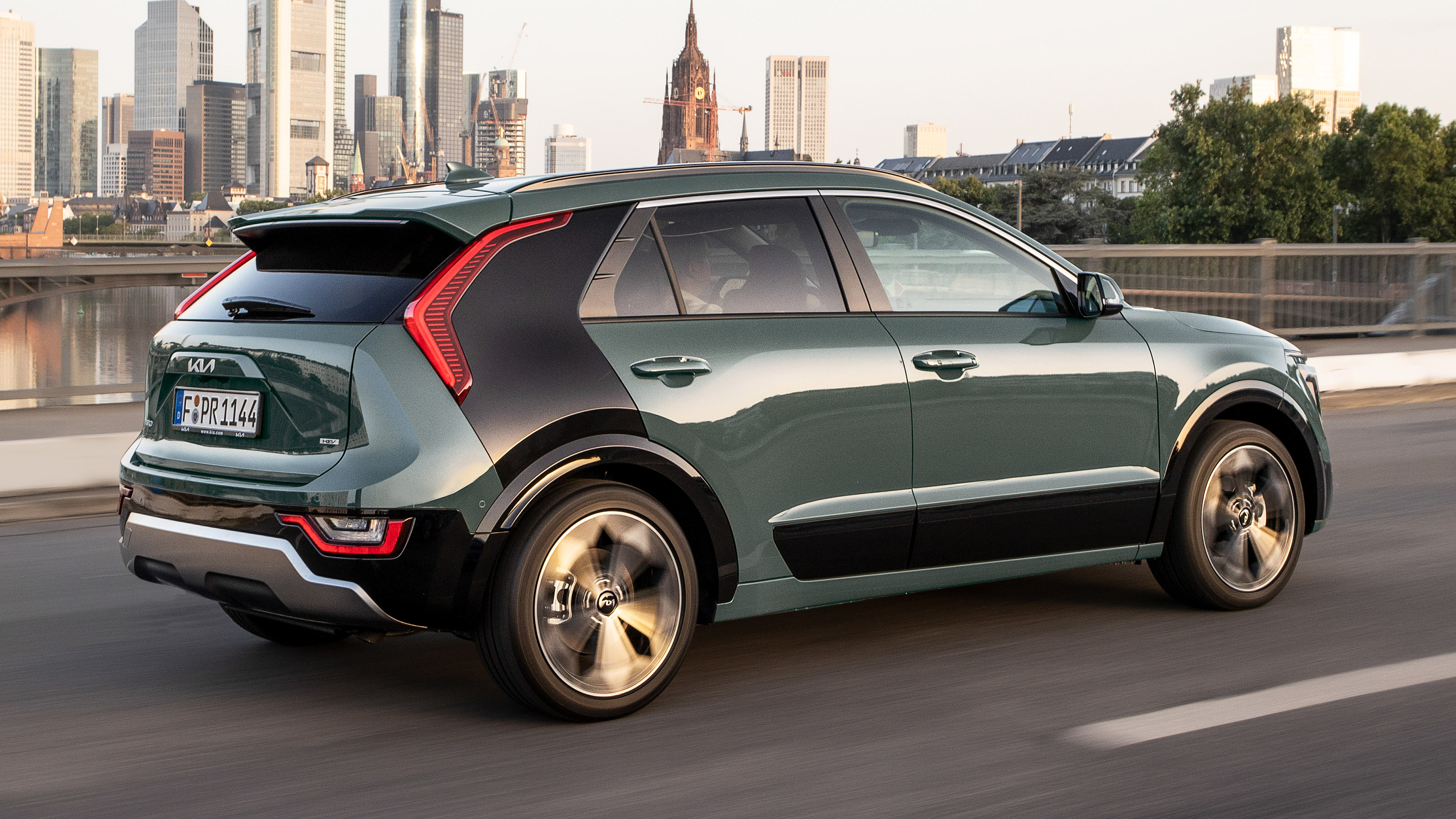 Kia Niro Hybrid - rear action