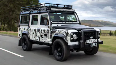 Land Rover Defender Trophy II - front tracking