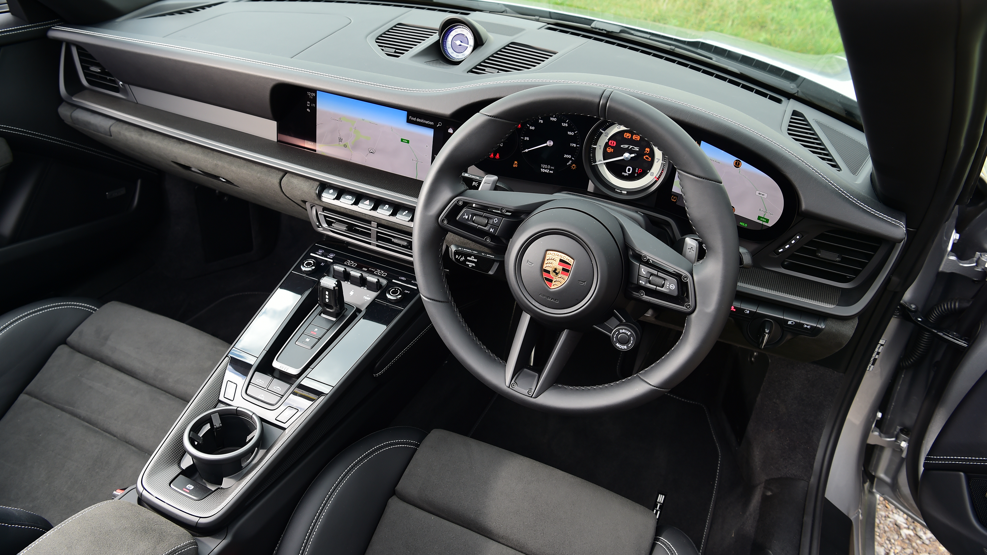 Porsche 911 Cabriolet - interior (driver's door view)