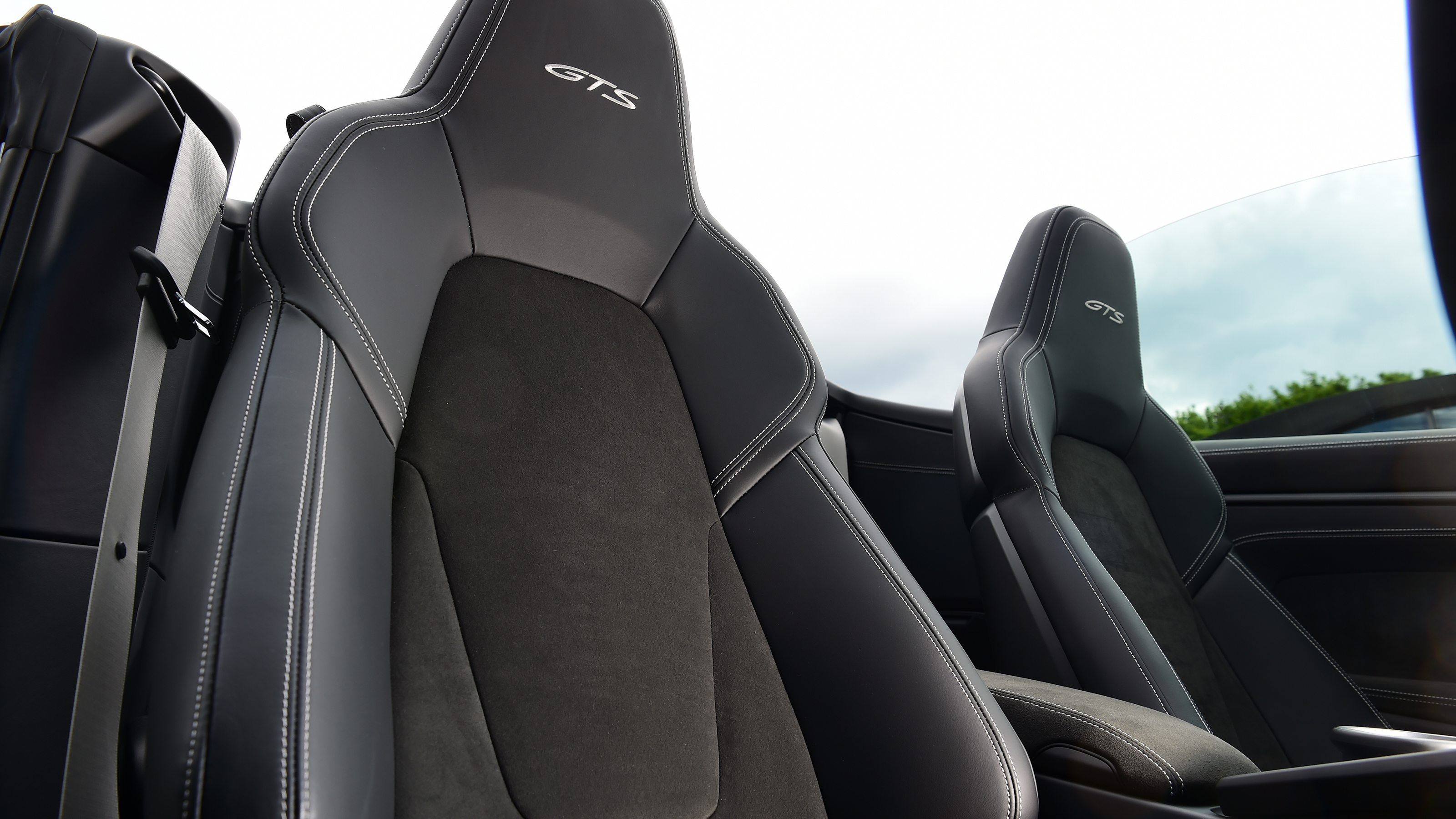 Porsche 911 Cabriolet - front seats