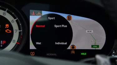 Porsche 911 Cabriolet - dashboard info screen