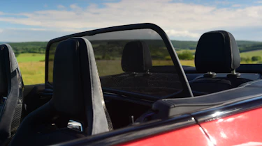 BMW M4 Convertible - wind deflector