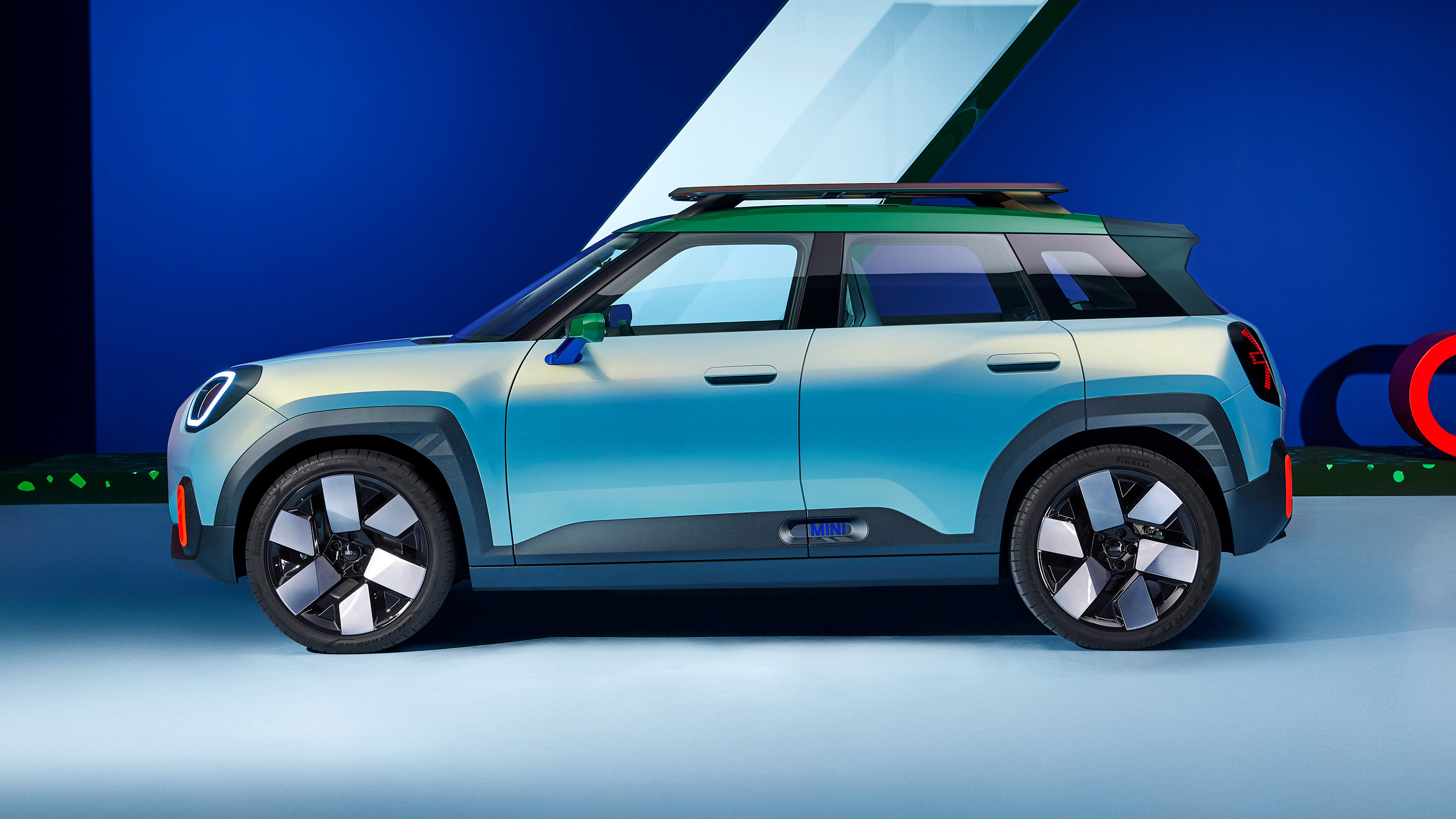 MINI Aceman - side