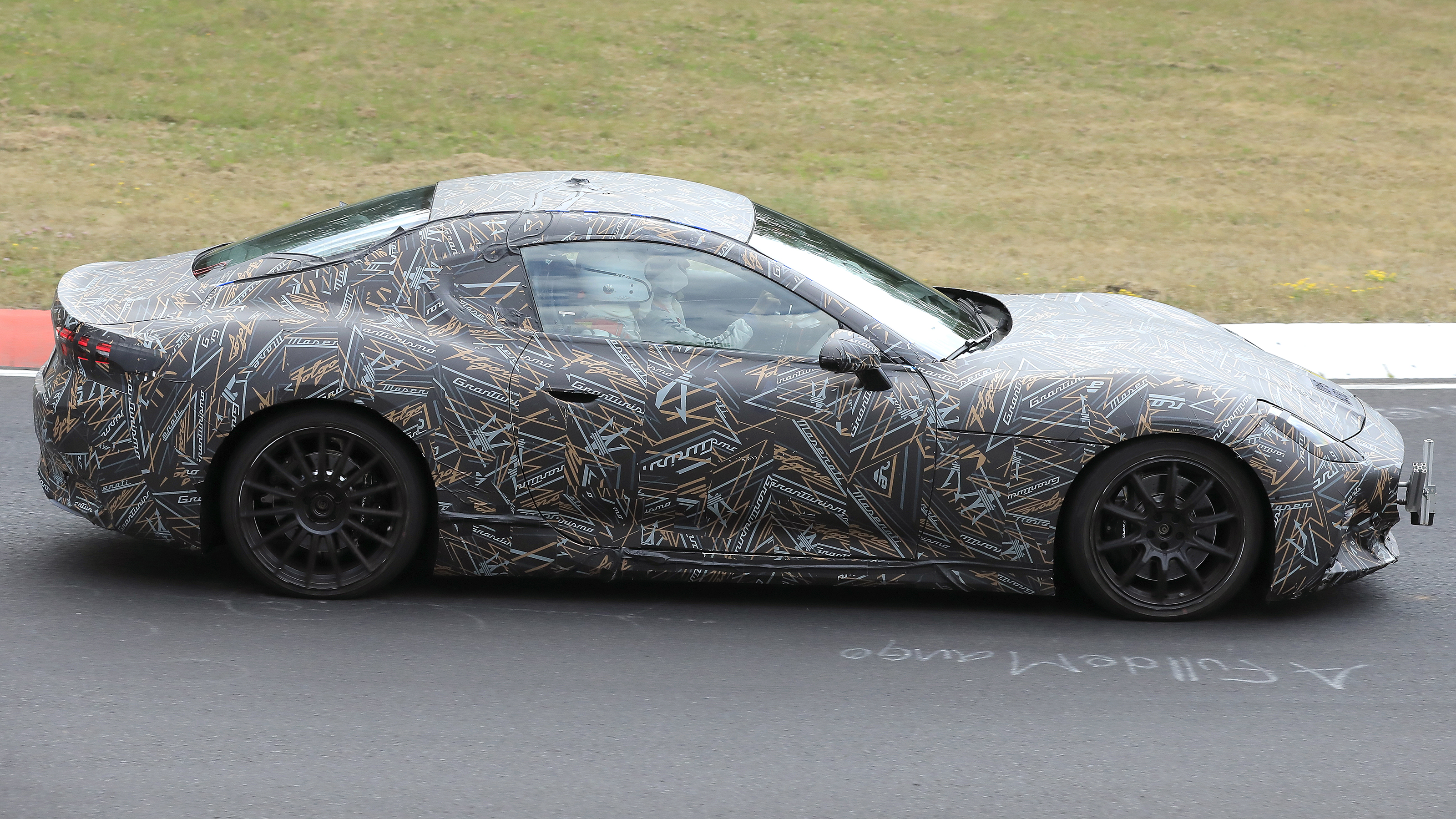 Maserati GranTurismo Folgore spyshot - side tracking