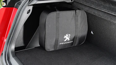 Peugeot e-2008 - cable storage