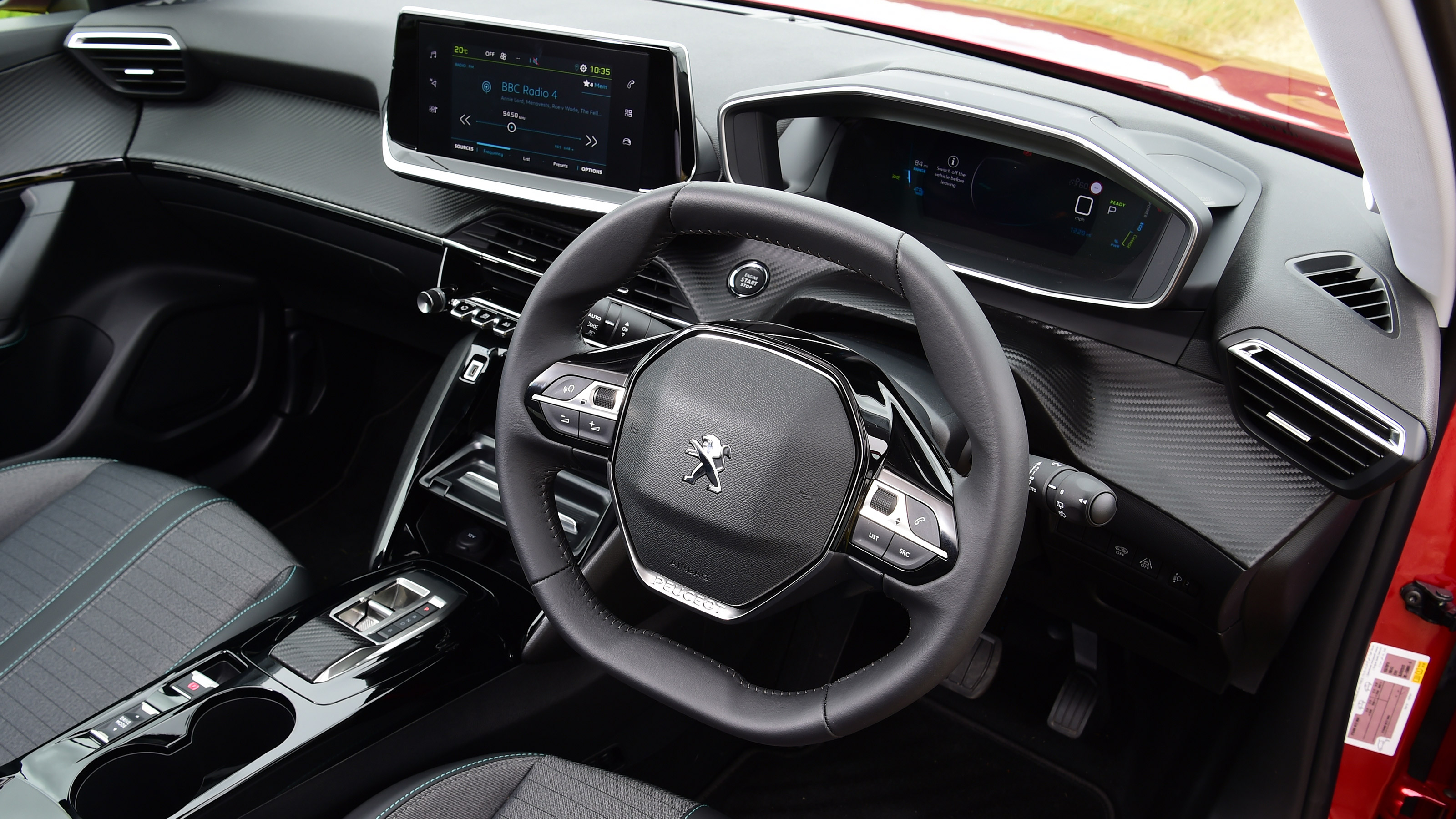 Peugeot e-2008 - cabin