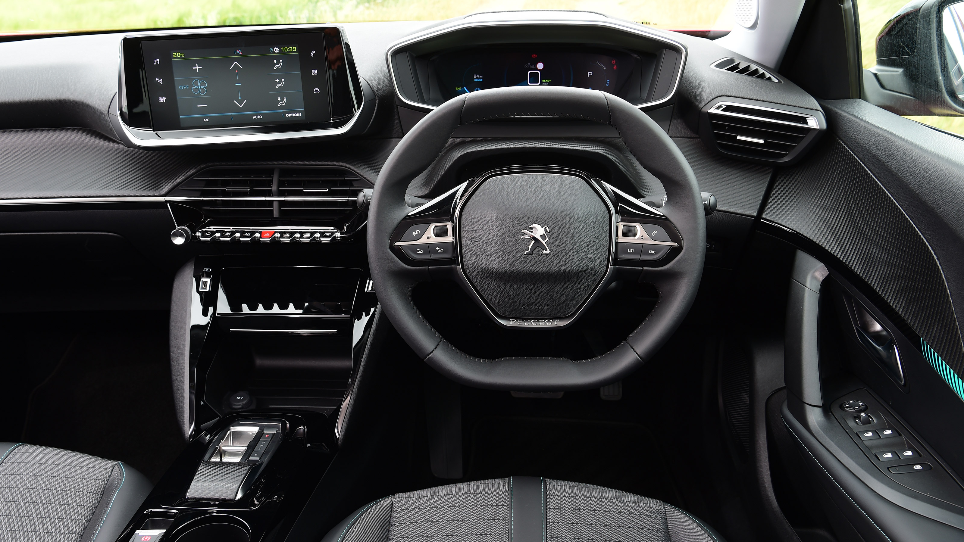 Peugeot e-2008 - dash