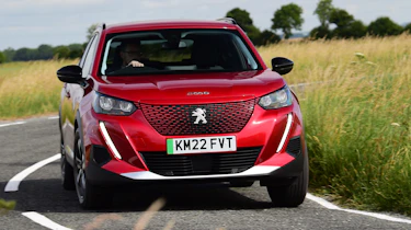 Peugeot e-2008 - front cornering