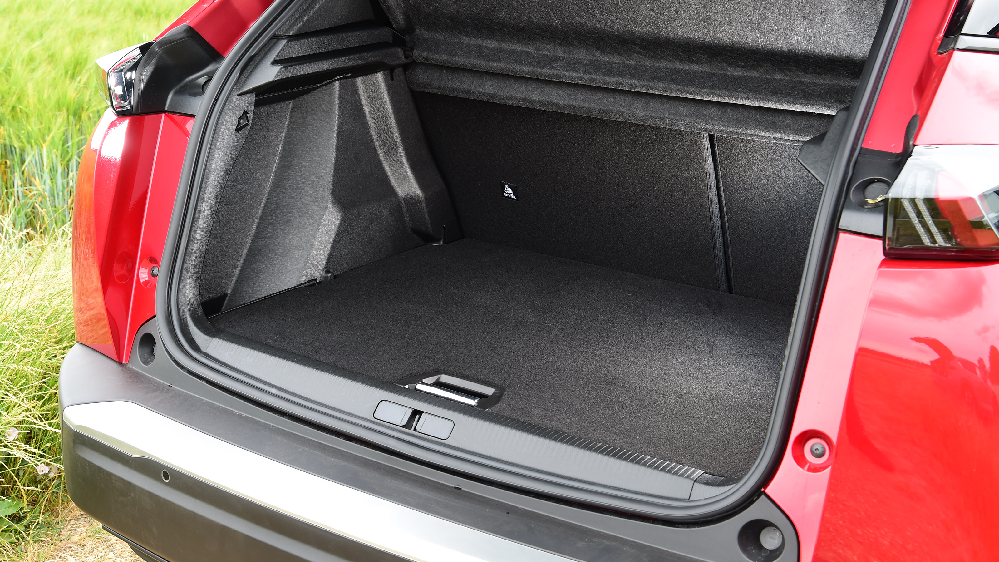 Peugeot e-2008 - boot