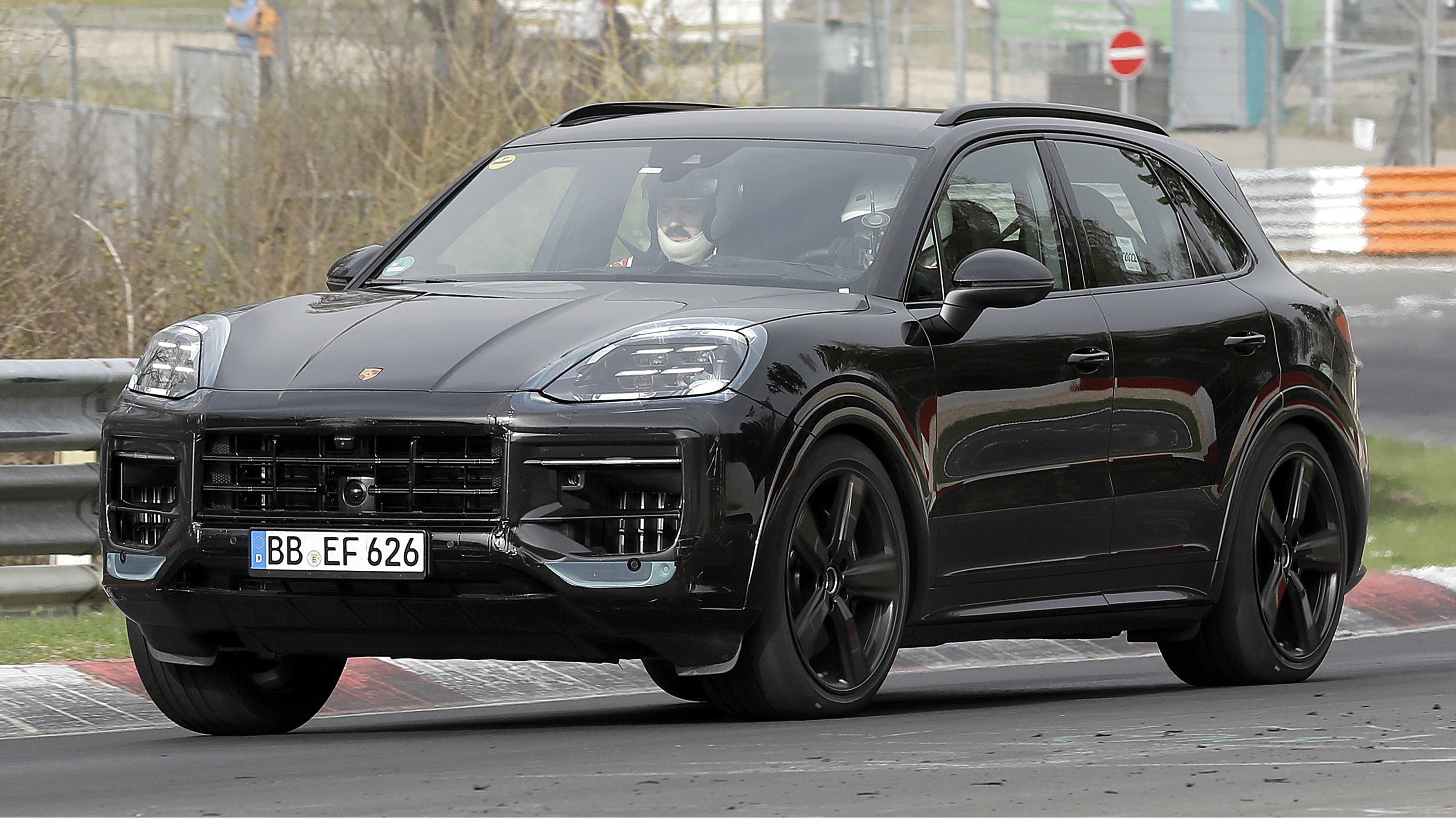 Porsche Cayenne - front