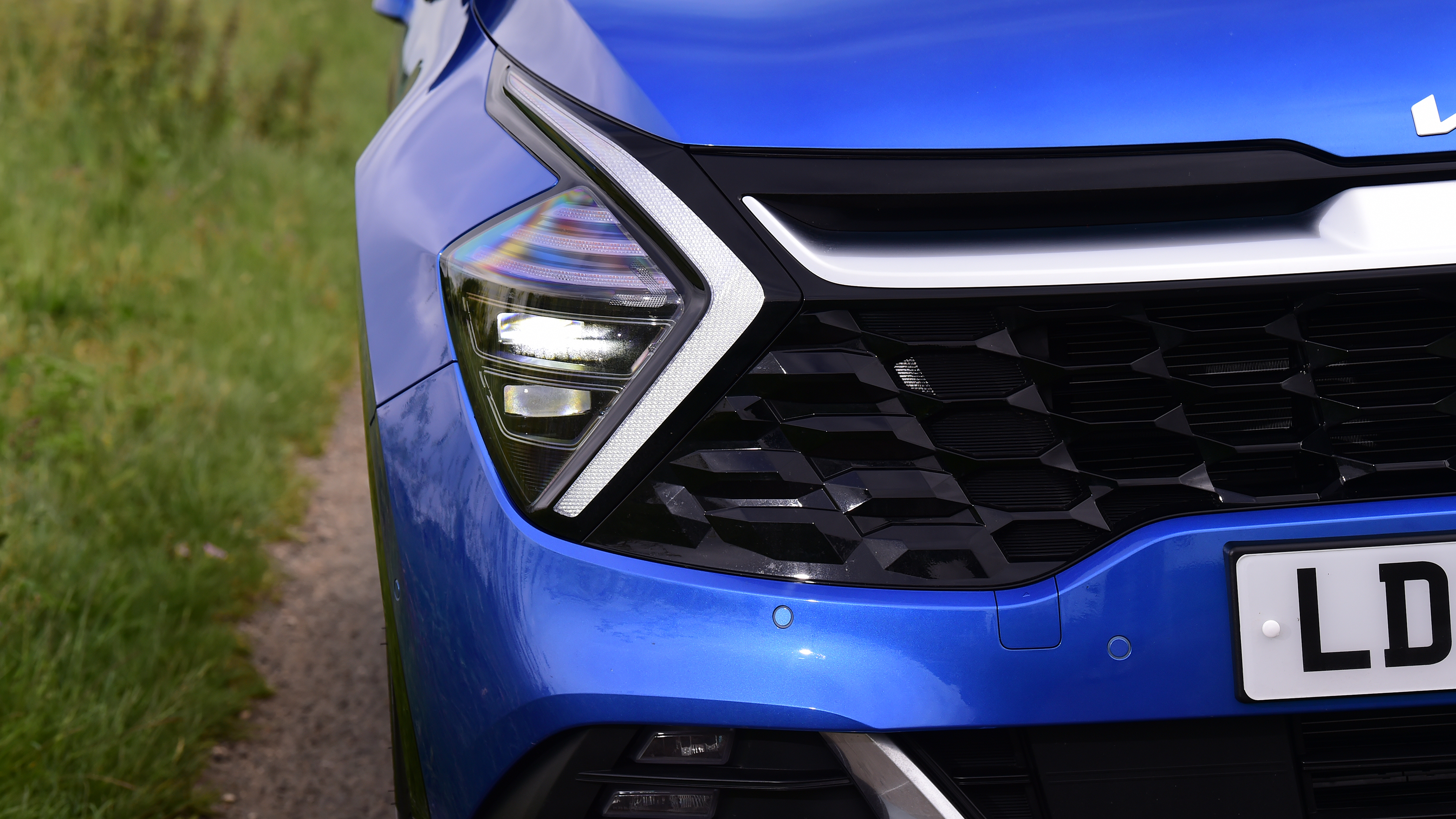 Kia Sportage vs Hyundai Tucson - Kia Sportage headlight