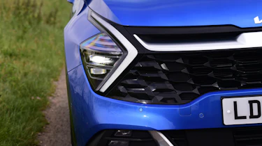 Kia Sportage vs Hyundai Tucson - Kia Sportage headlight