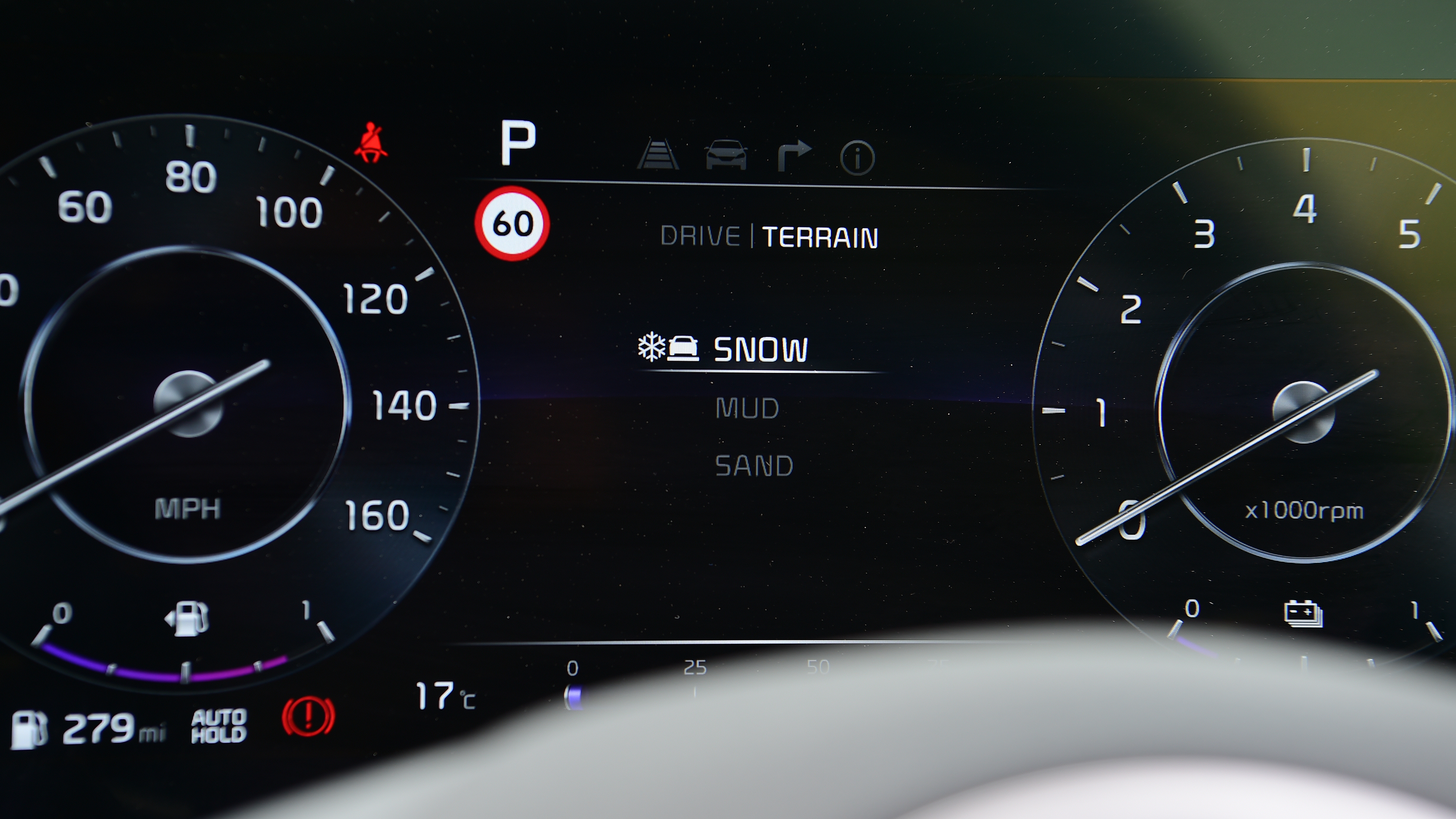 Kia Sportage vs Hyundai Tucson - Kia Sportage gauge screen