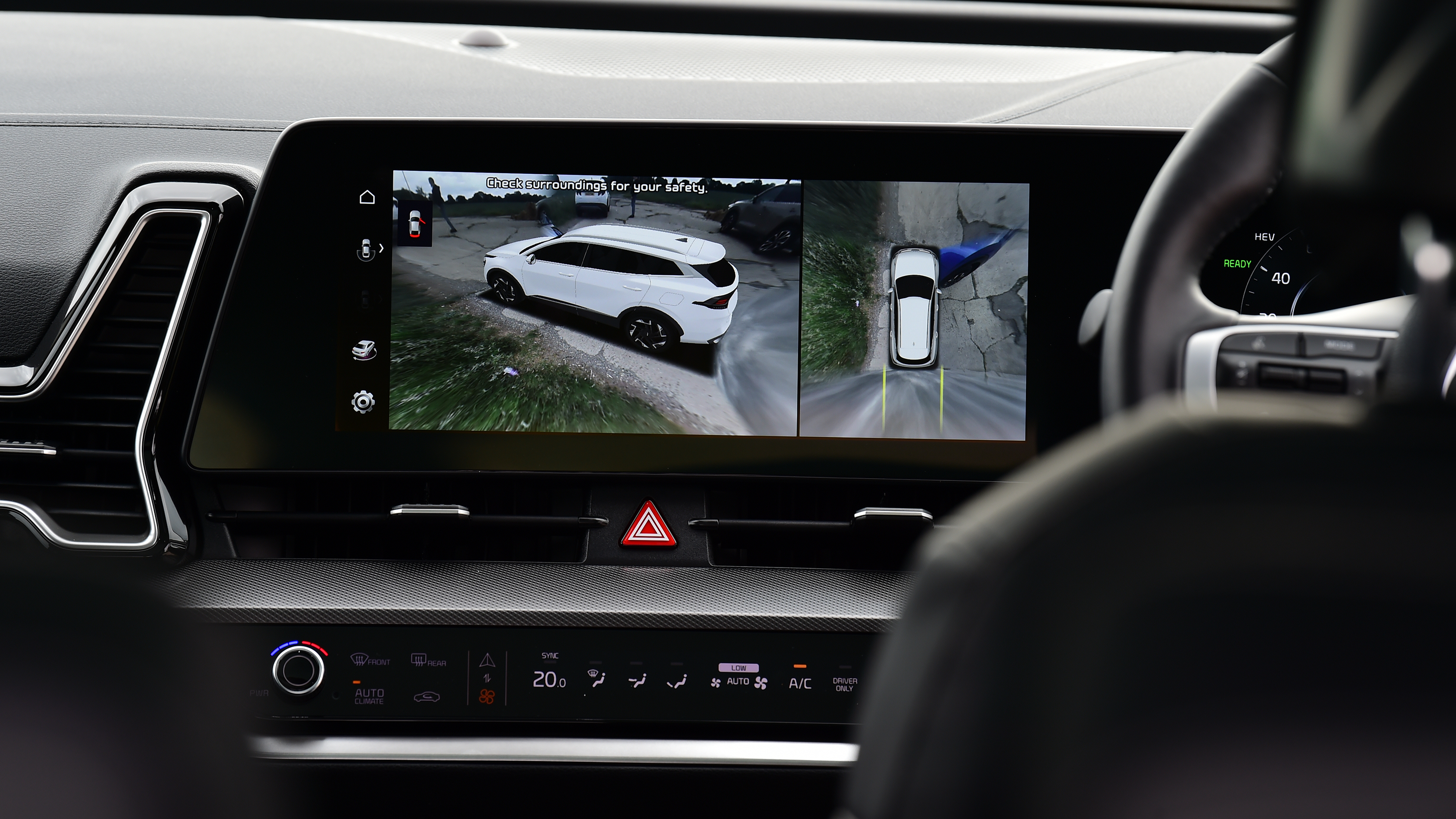 Kia Sportage vs Hyundai Tucson - Kia Sportage infotainment screen