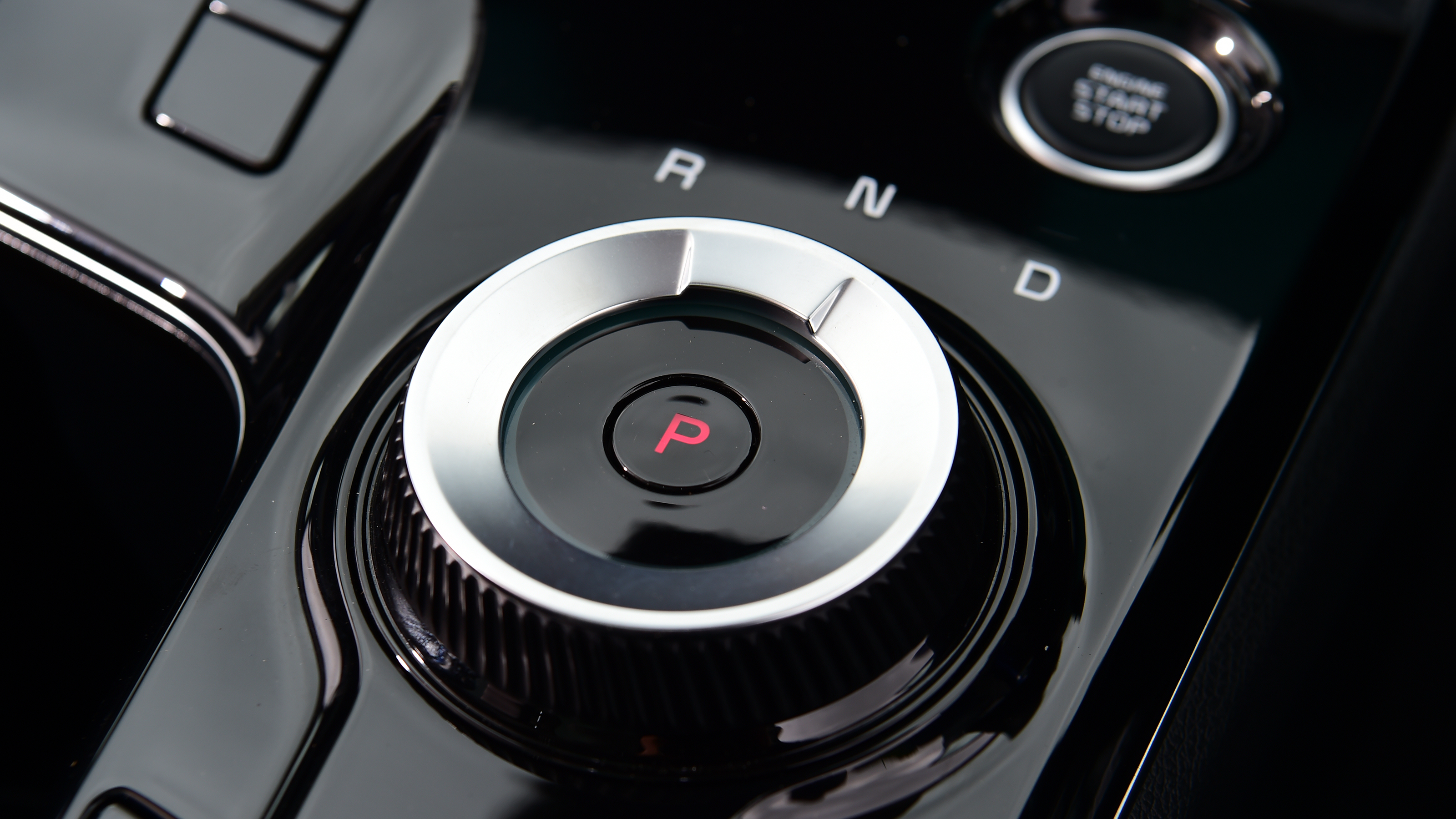 Kia Sportage vs Hyundai Tucson - Kia Sportage gear selector