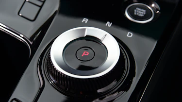 Kia Sportage vs Hyundai Tucson - Kia Sportage gear selector